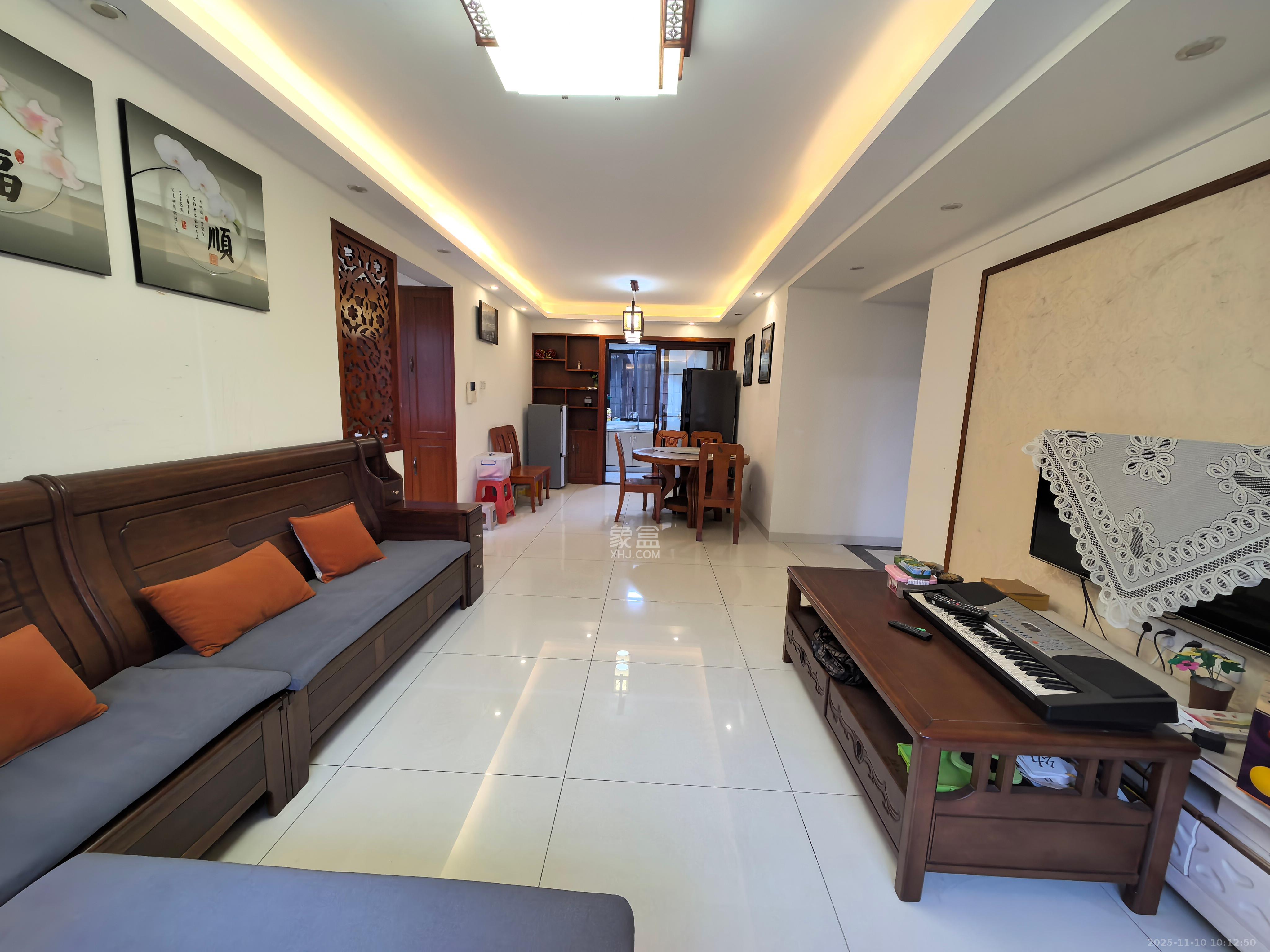 新城国际花都  3室2厅1卫    1800.0元/月室内图