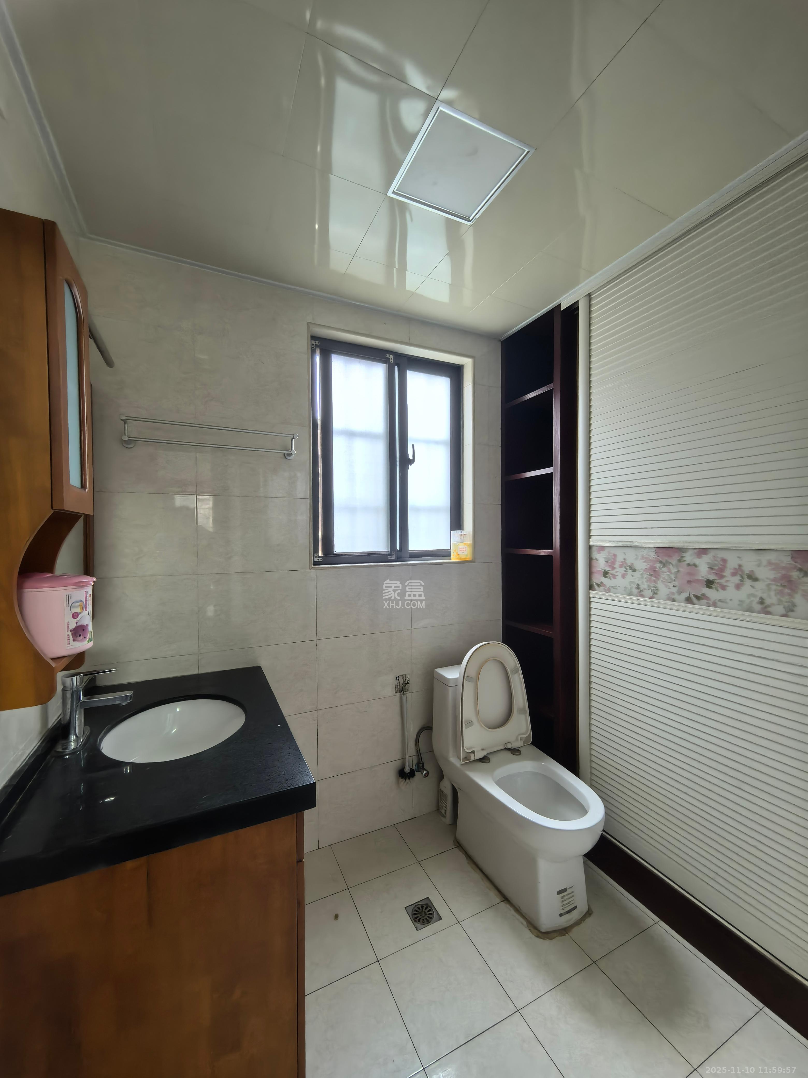 鑫天御景湾  3室2厅2卫    2600.0元/月室内图