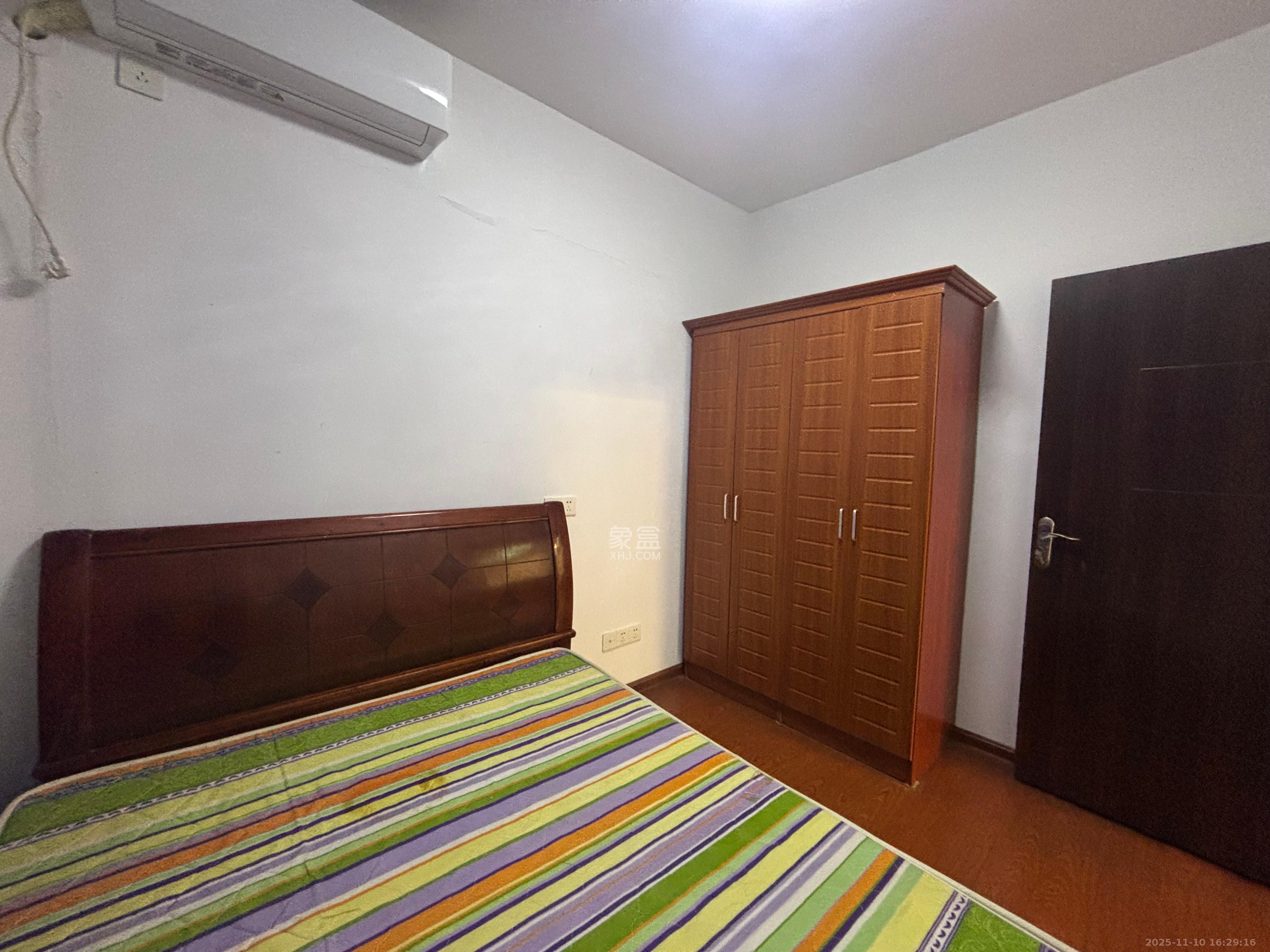 融科东南海  2室2厅1卫    1800.0元/月室内图