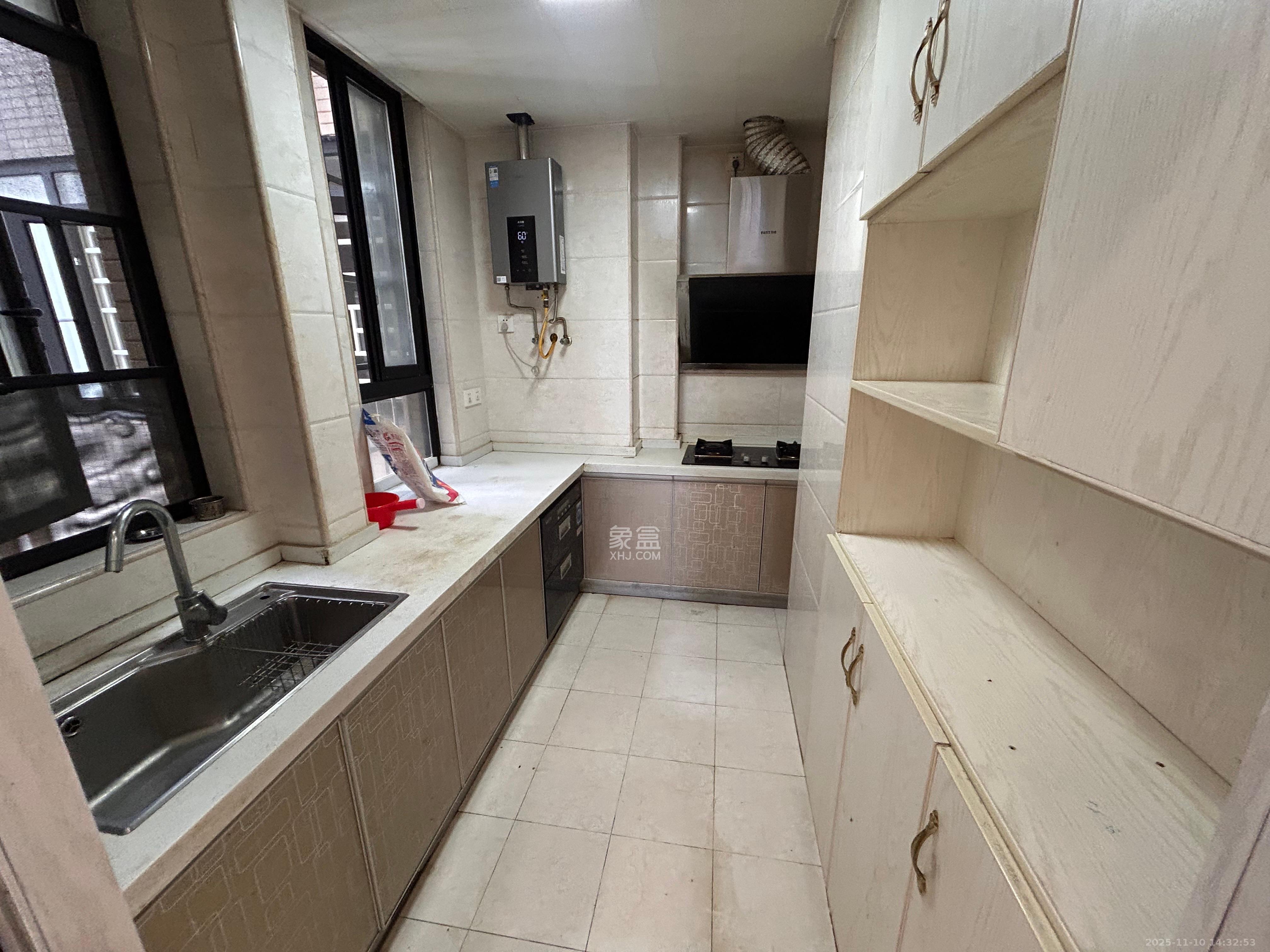 天元涉外景园C区 2室2厅1卫 2200.0元/月 天元涉外景园C区 2室2厅1卫 2200.0元/月室内图