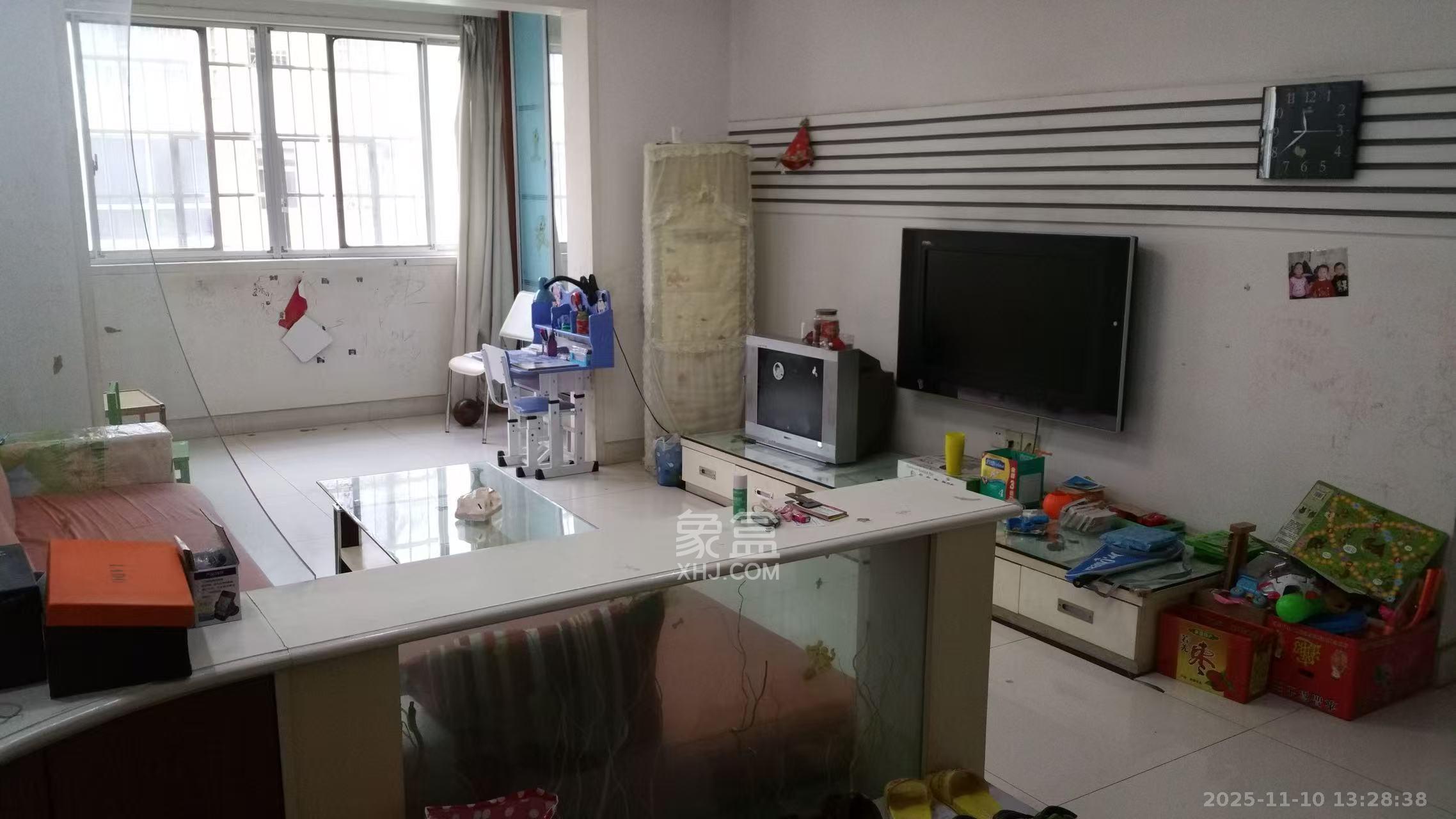 新星小区  1室2厅1卫    1800.0元/月室内图