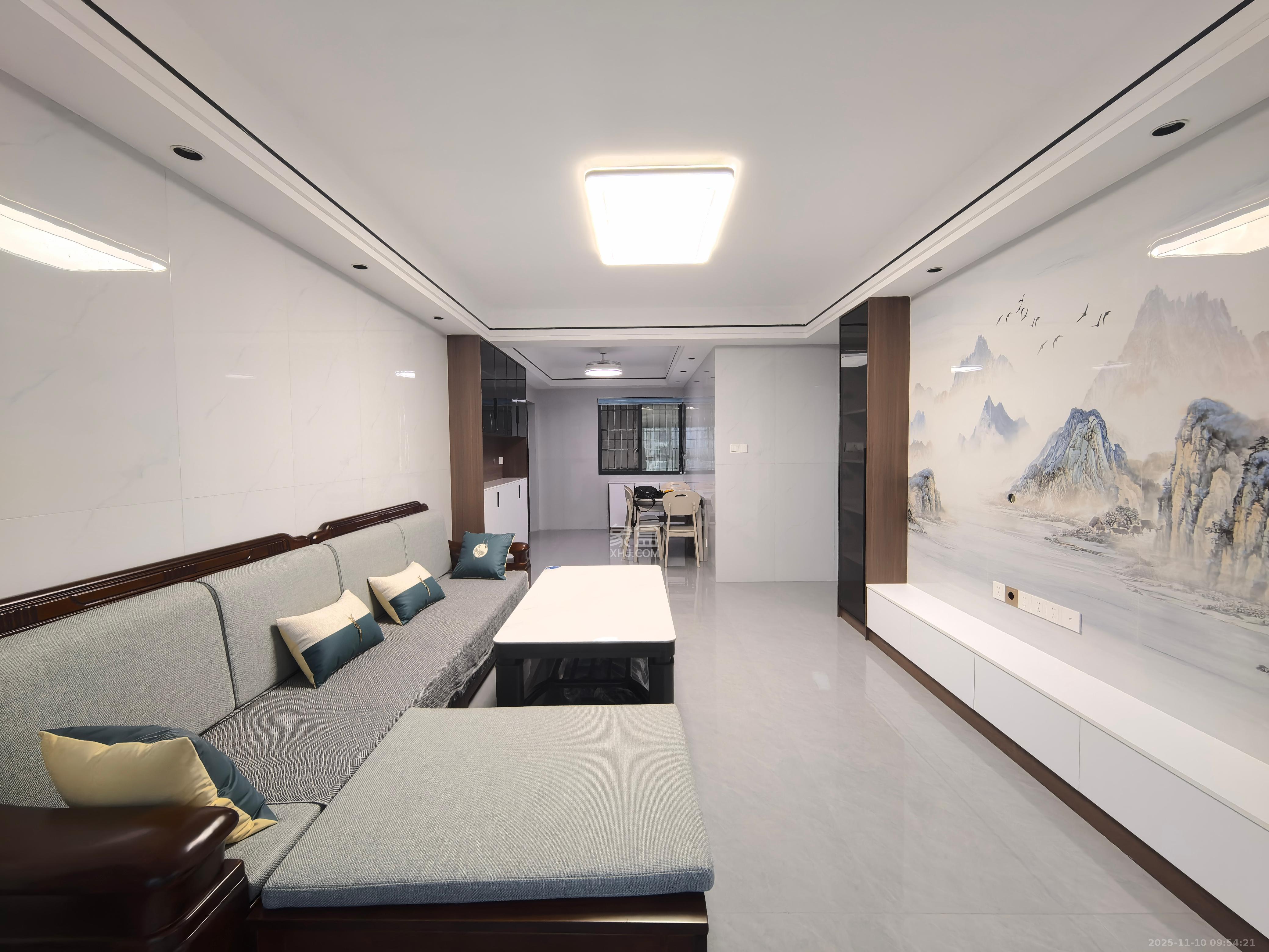 和景家园二期  3室2厅1卫    2400.0元/月室内图