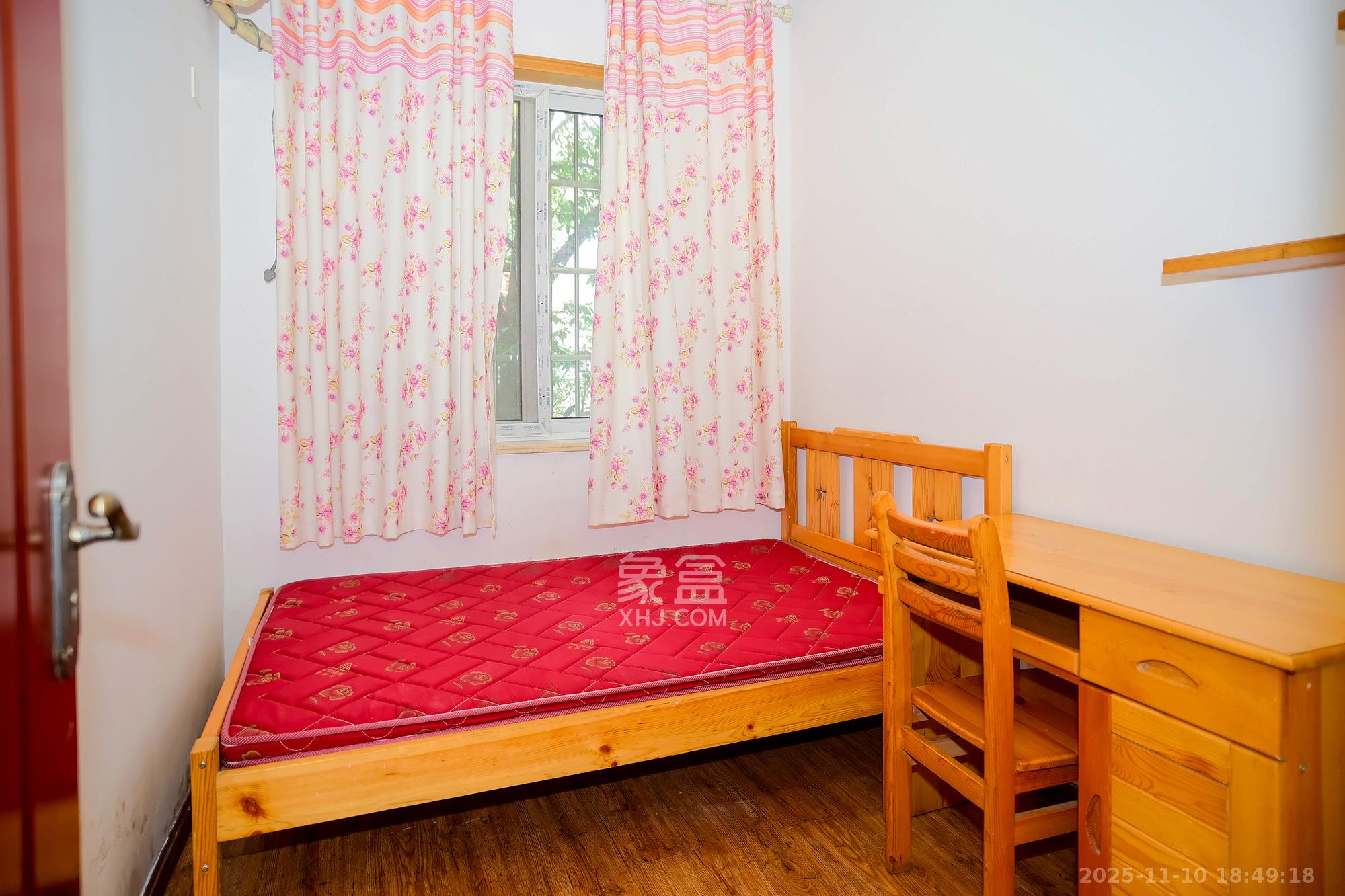 山水湾  3室2厅1卫    56.0万卧室