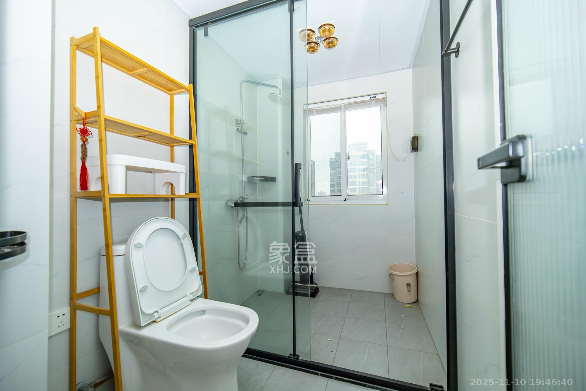 楚天世纪城东苑 4室2厅2卫 89.8万 楚天世纪城东苑 4室2厅2卫 89.8万卫生间