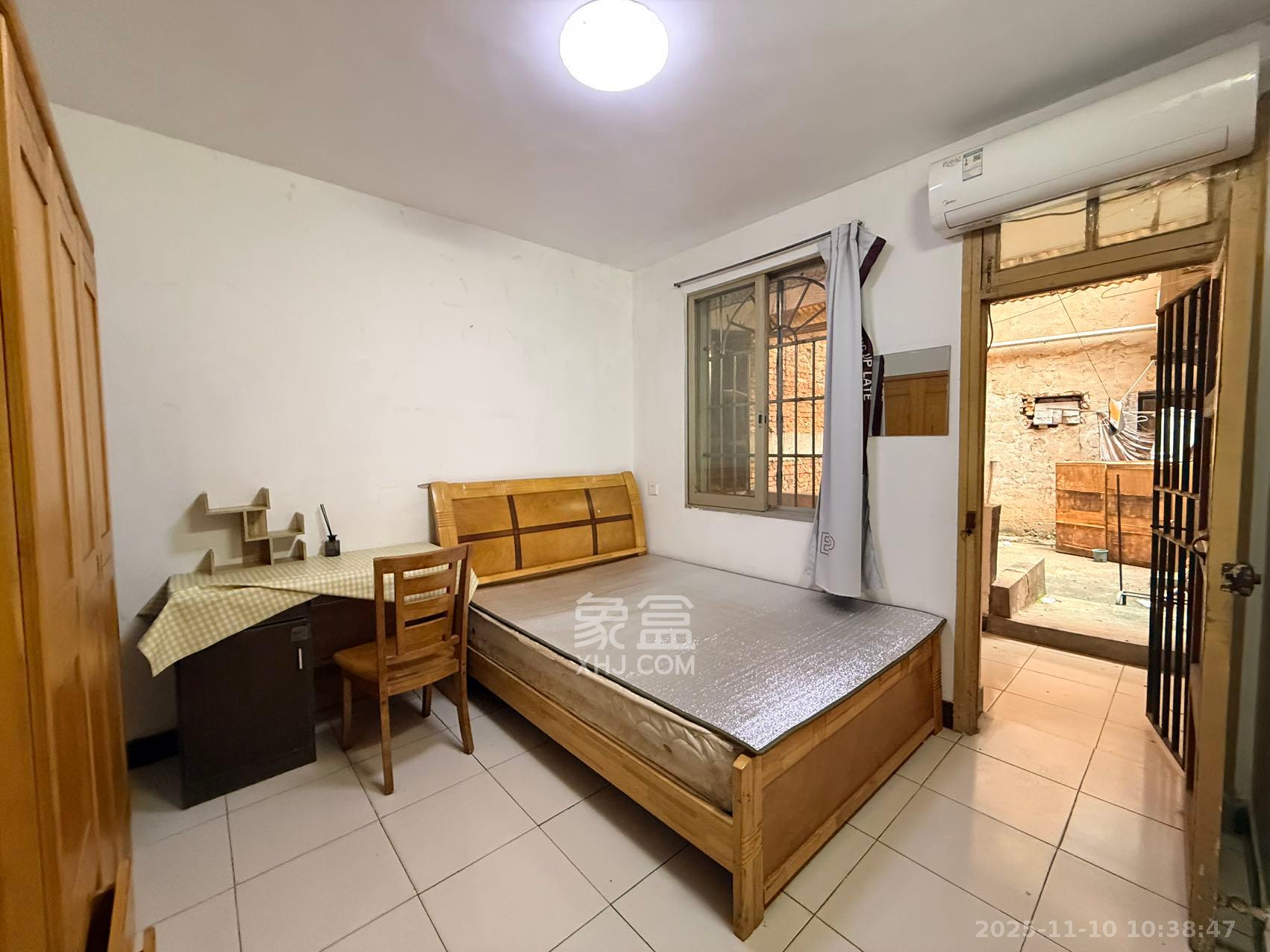 佘家塘、富雅里散盘  1室1厅1卫    1400.0元/月室内图