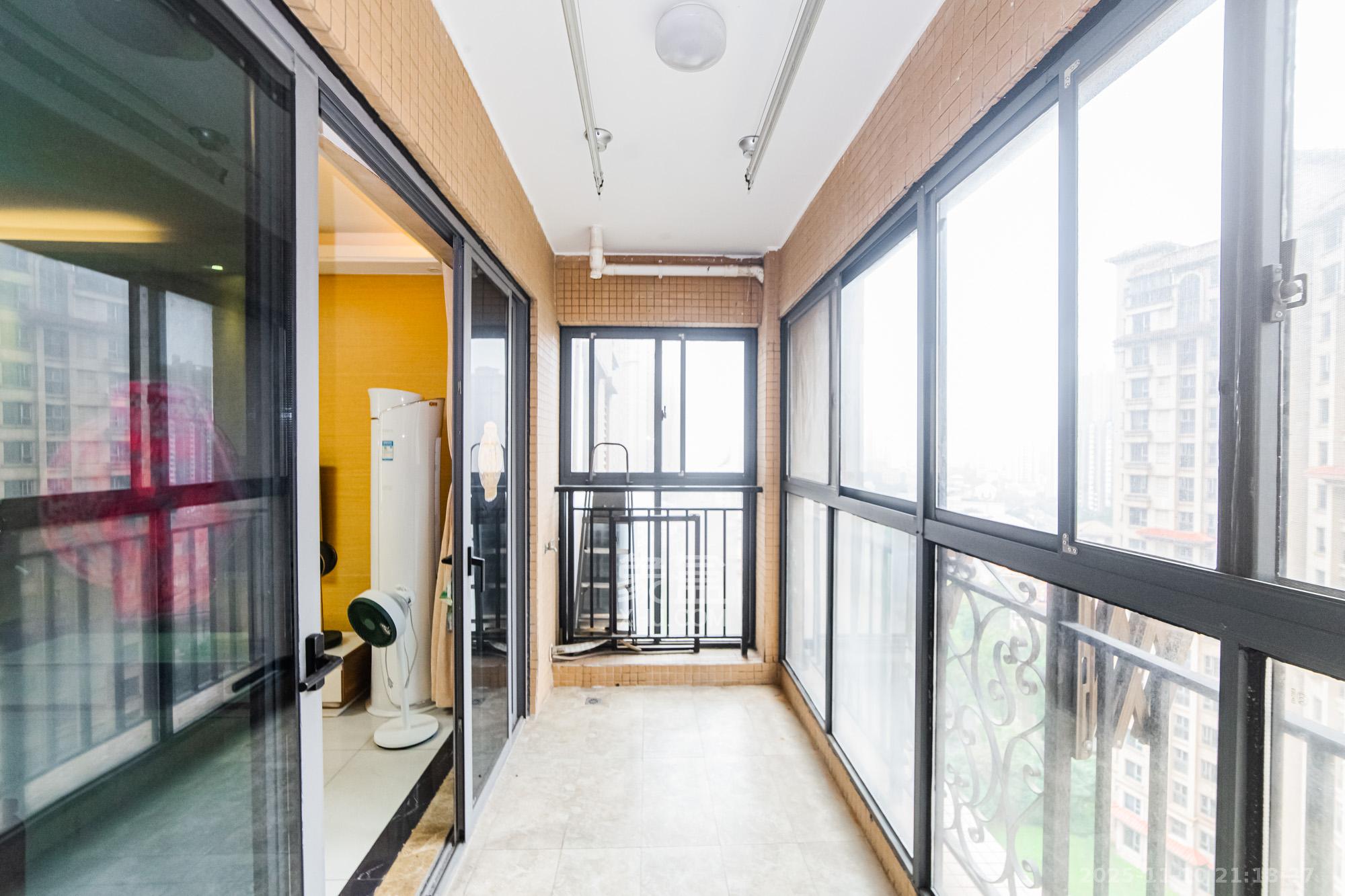 珠江郦城探香里 4室2厅2卫 118.8万 珠江郦城探香里 4室2厅2卫 118.8万阳台