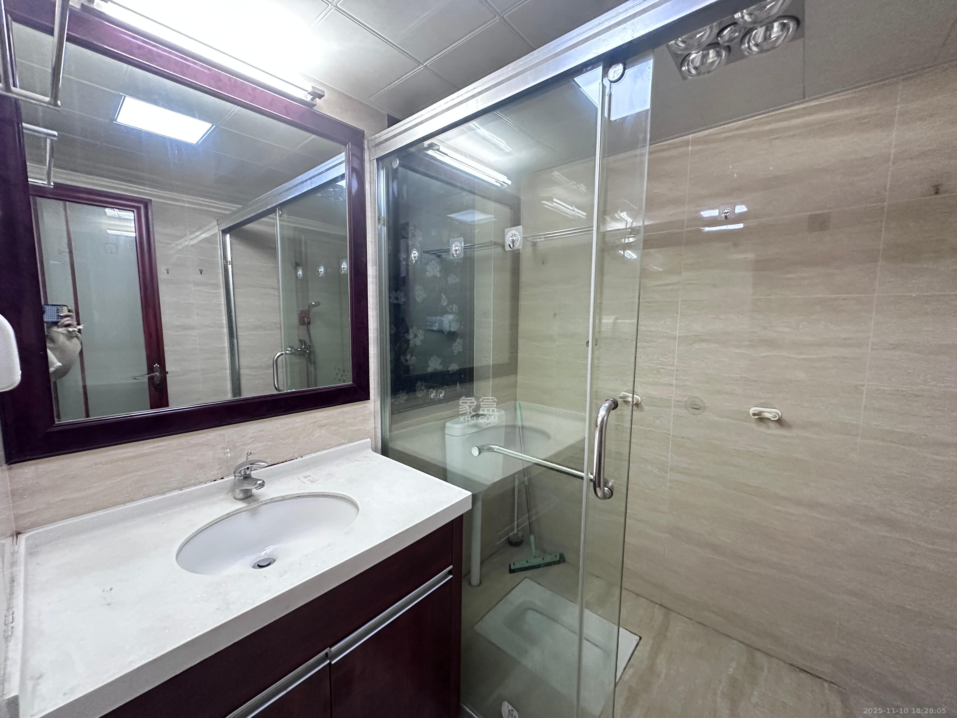 江山帝景哈佛  1室2厅2卫    1900.0元/月室内图