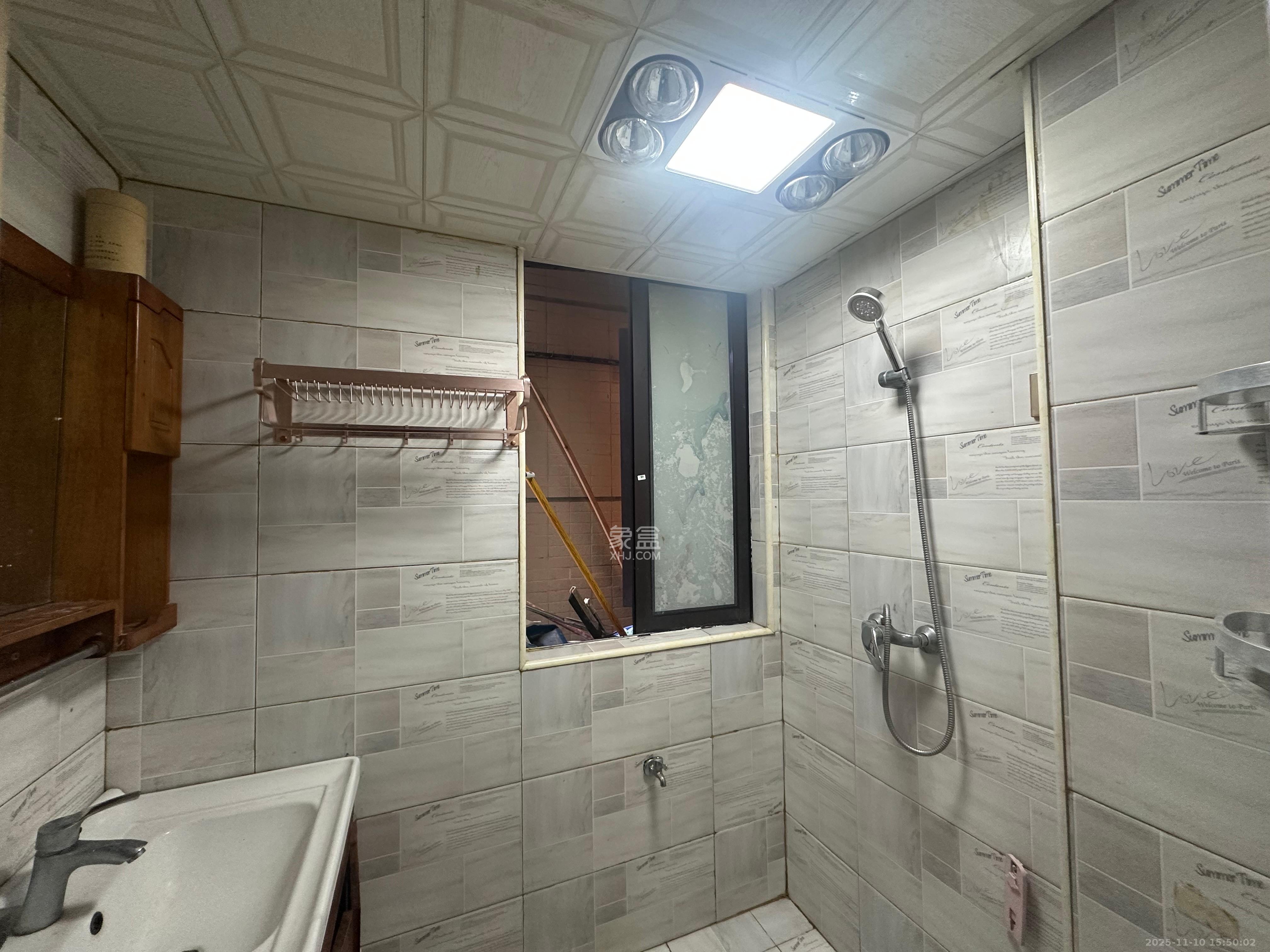 国泰九龙湾  3室2厅2卫    2500.0元/月室内图