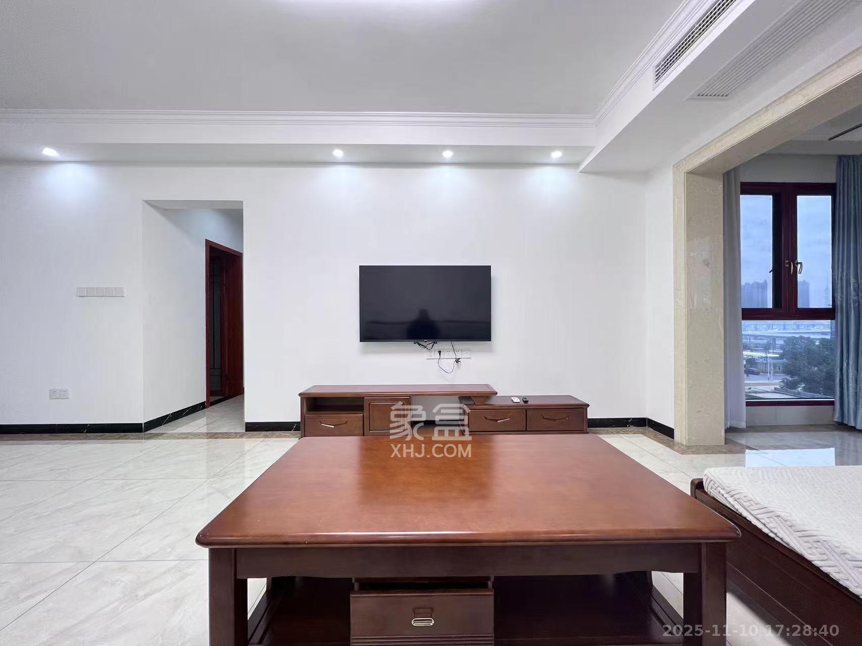 滨江君悦香邸  3室2厅2卫    3500.0元/月室内图