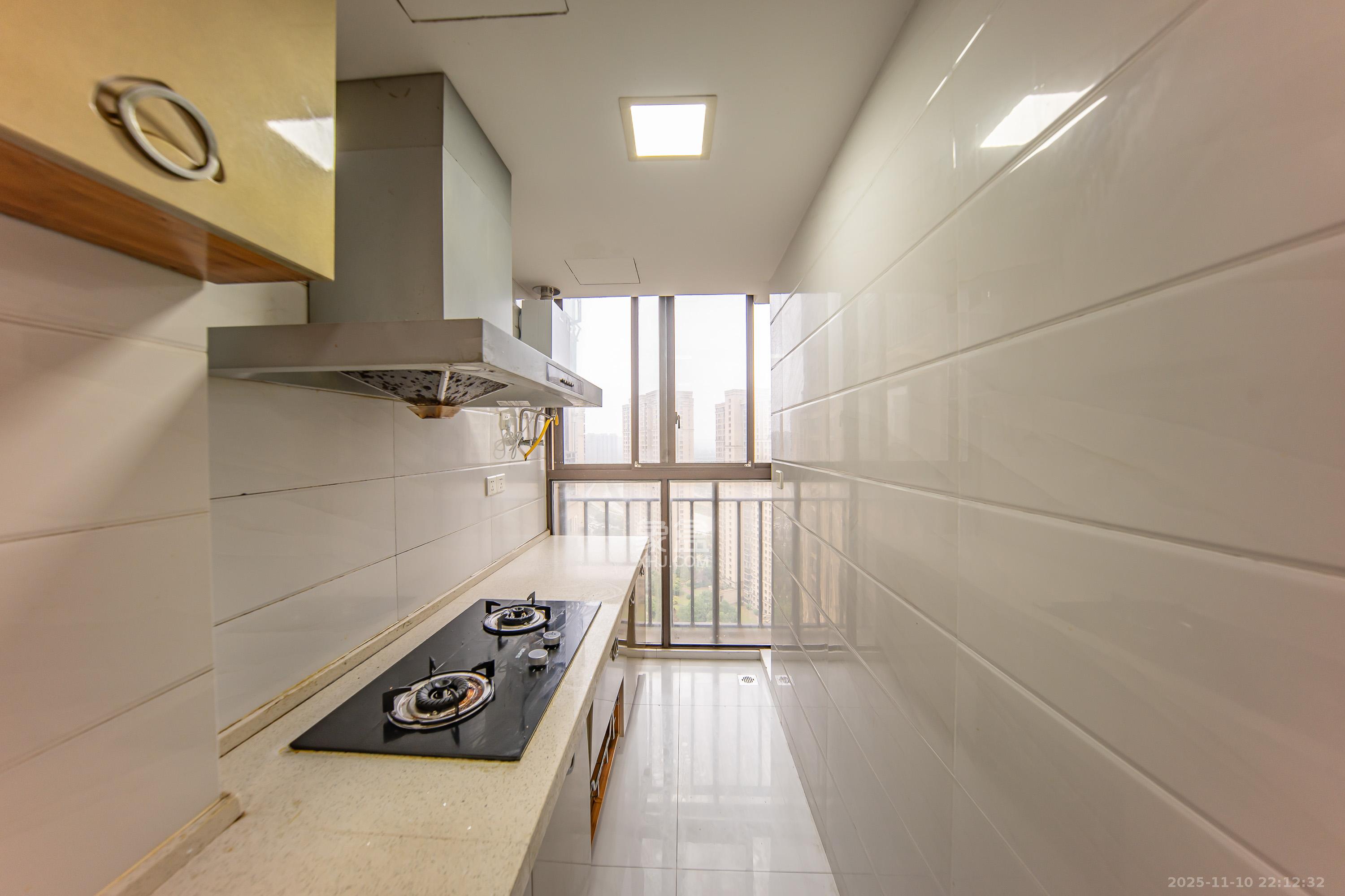 华润橡树湾 3室2厅1卫 70.0万 华润橡树湾 3室2厅1卫 70.0万厨房