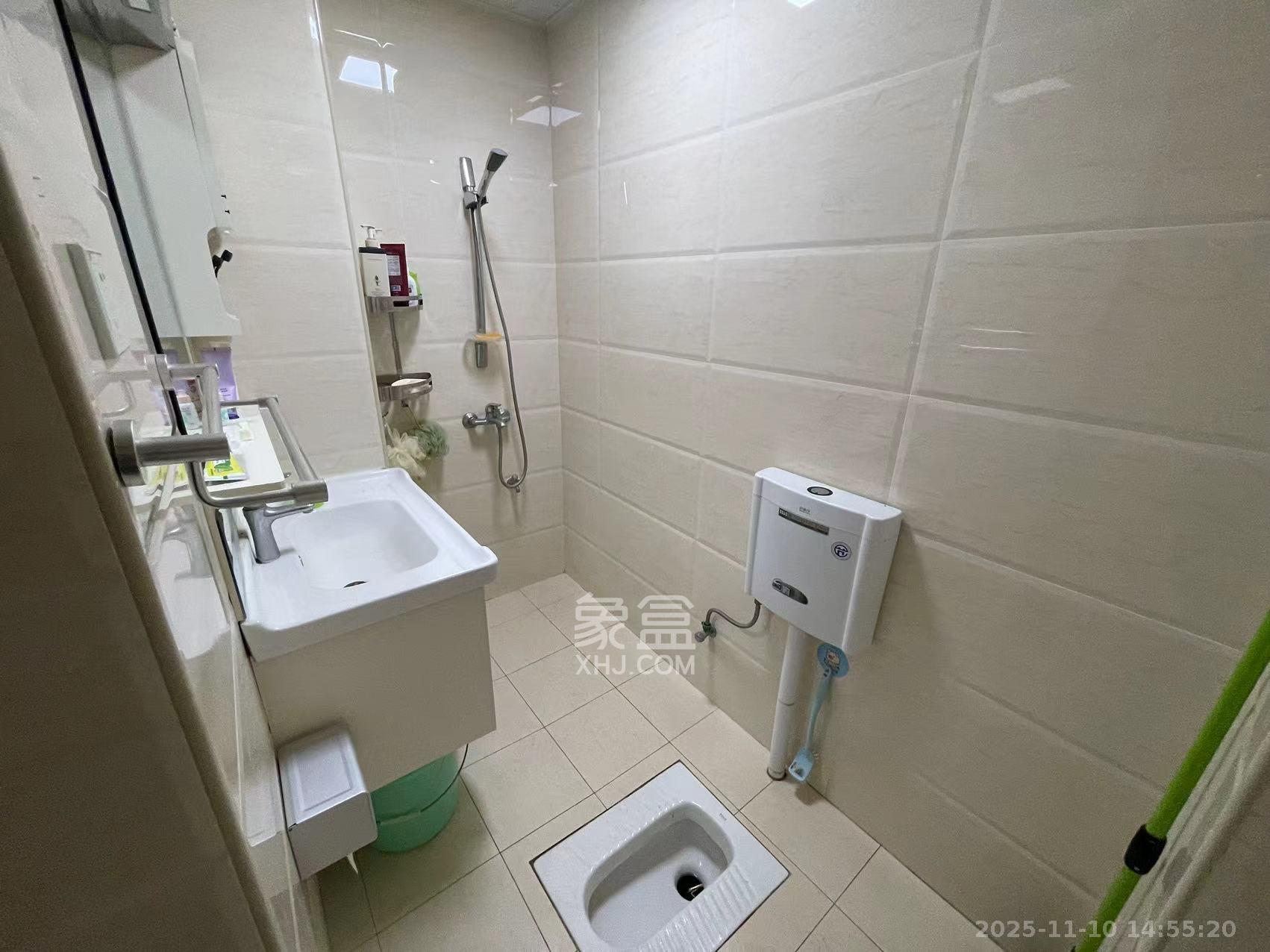 百纳广场（百纳公寓）  2室2厅1卫    2300.0元/月室内图