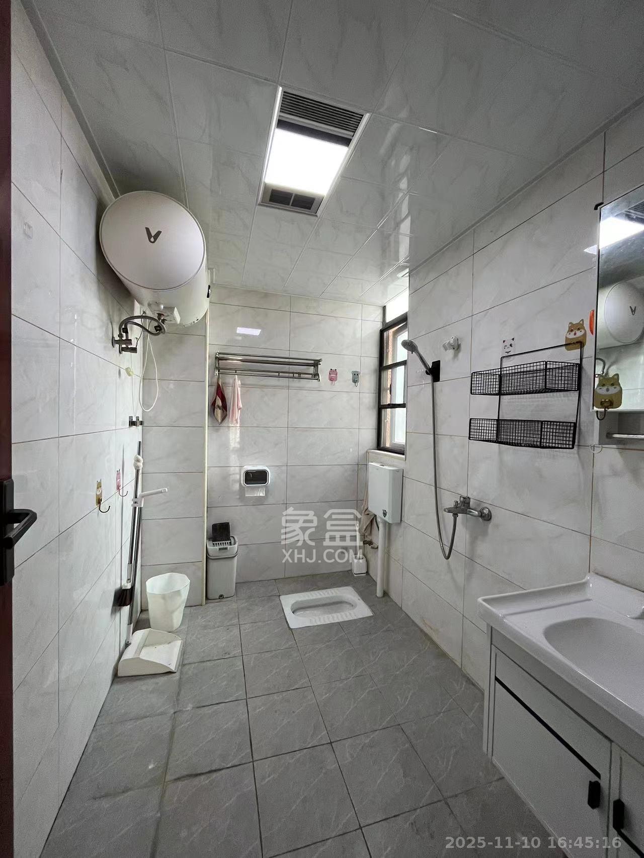 江南华府 3室2厅1卫 2500.0元/月 江南华府 3室2厅1卫 2500.0元/月室内图