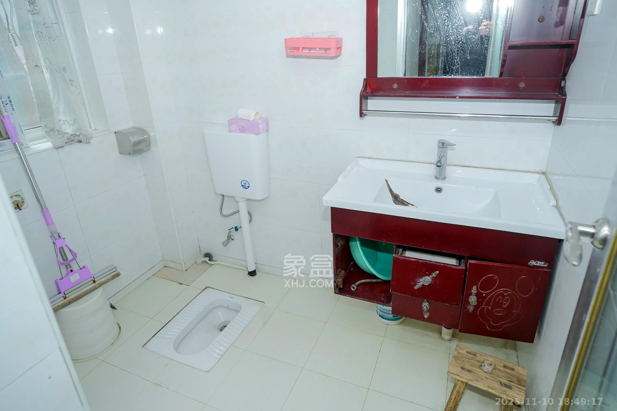 山水湾  3室2厅1卫    56.0万卫生间