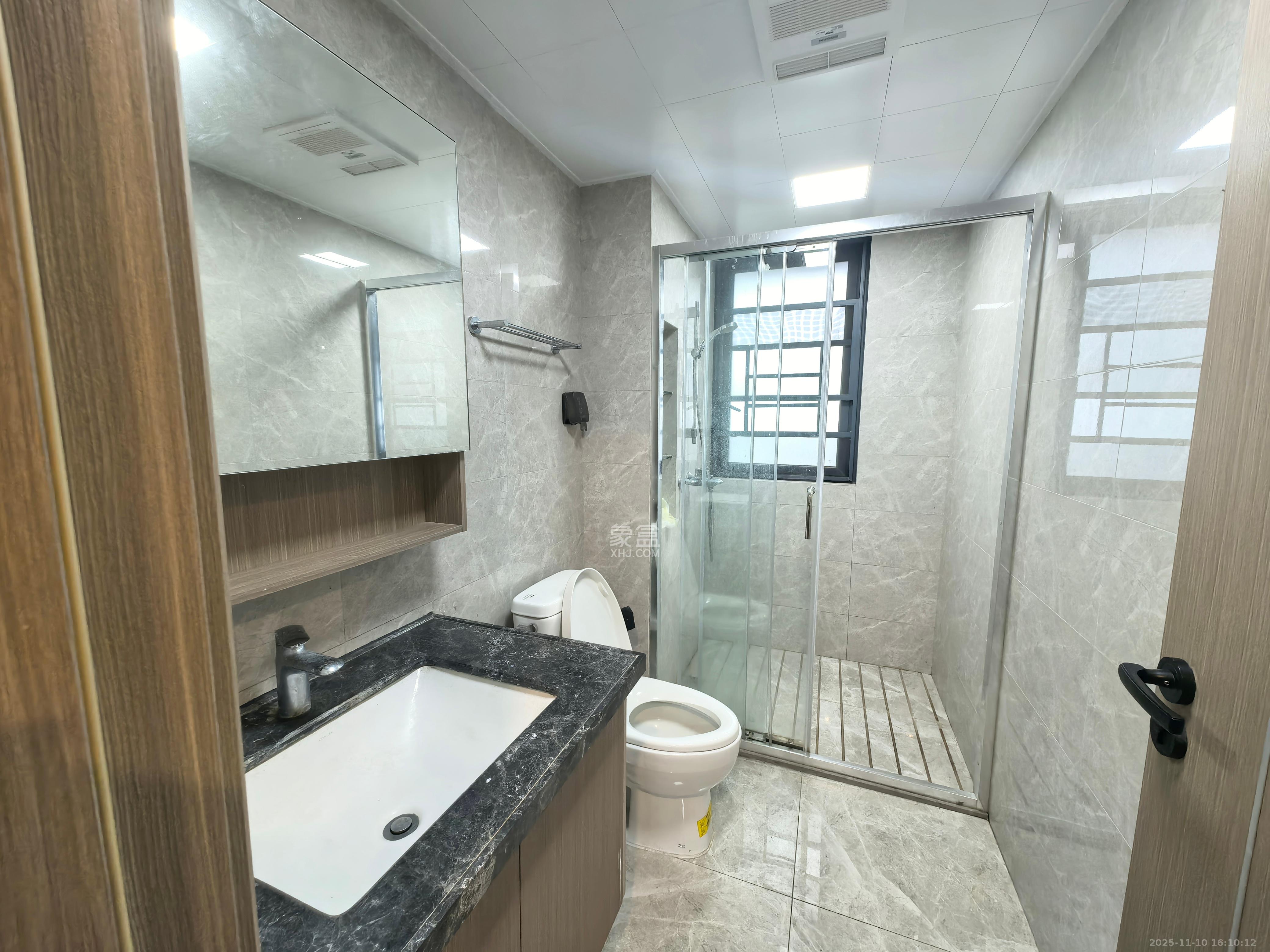 中海麓山境北区 4室2厅2卫 3200.0元/月 中海麓山境北区 4室2厅2卫 3200.0元/月室内图