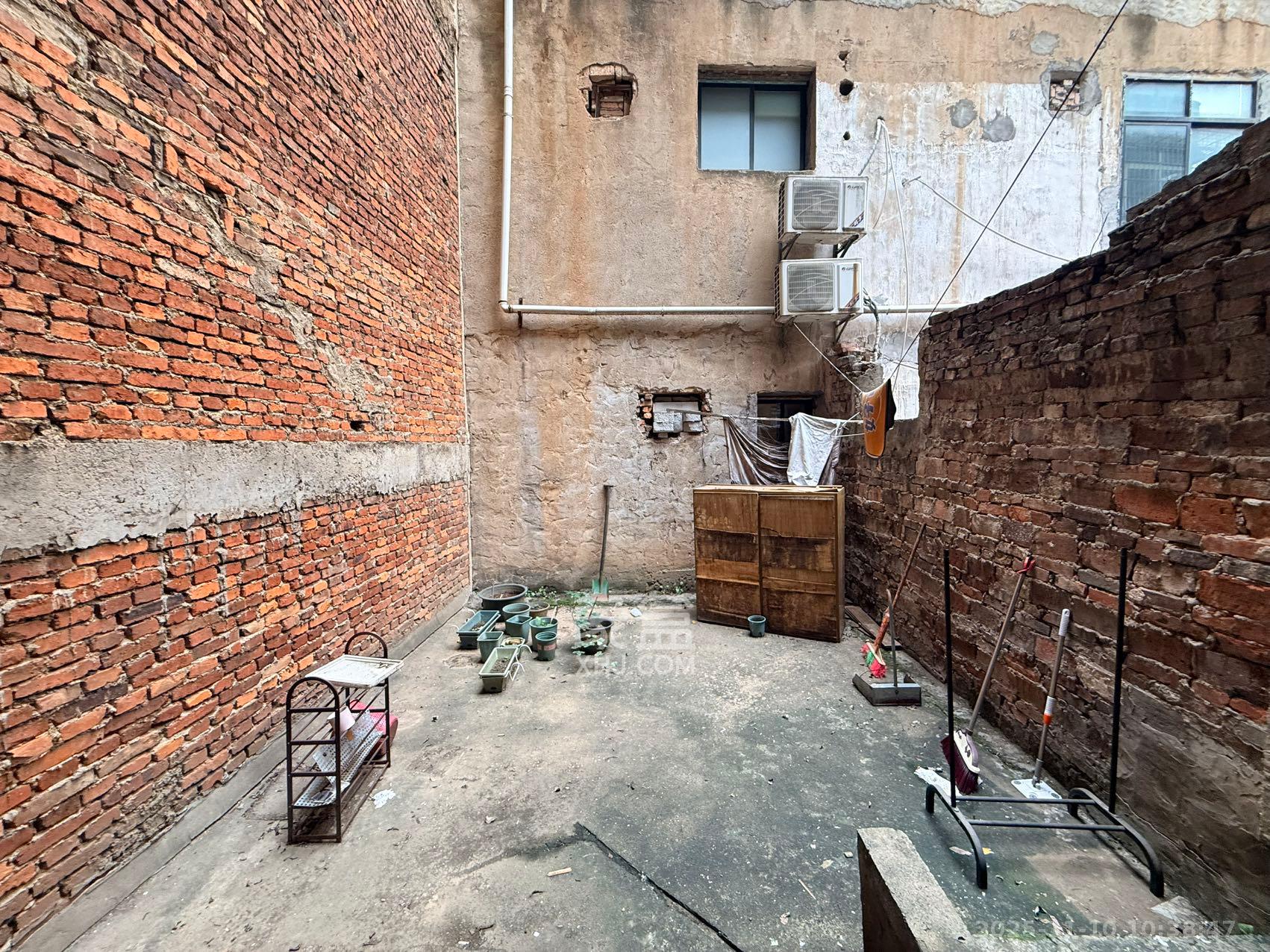 佘家塘、富雅里散盘 1室1厅1卫 1400.0元/月 佘家塘、富雅里散盘 1室1厅1卫 1400.0元/月室内图