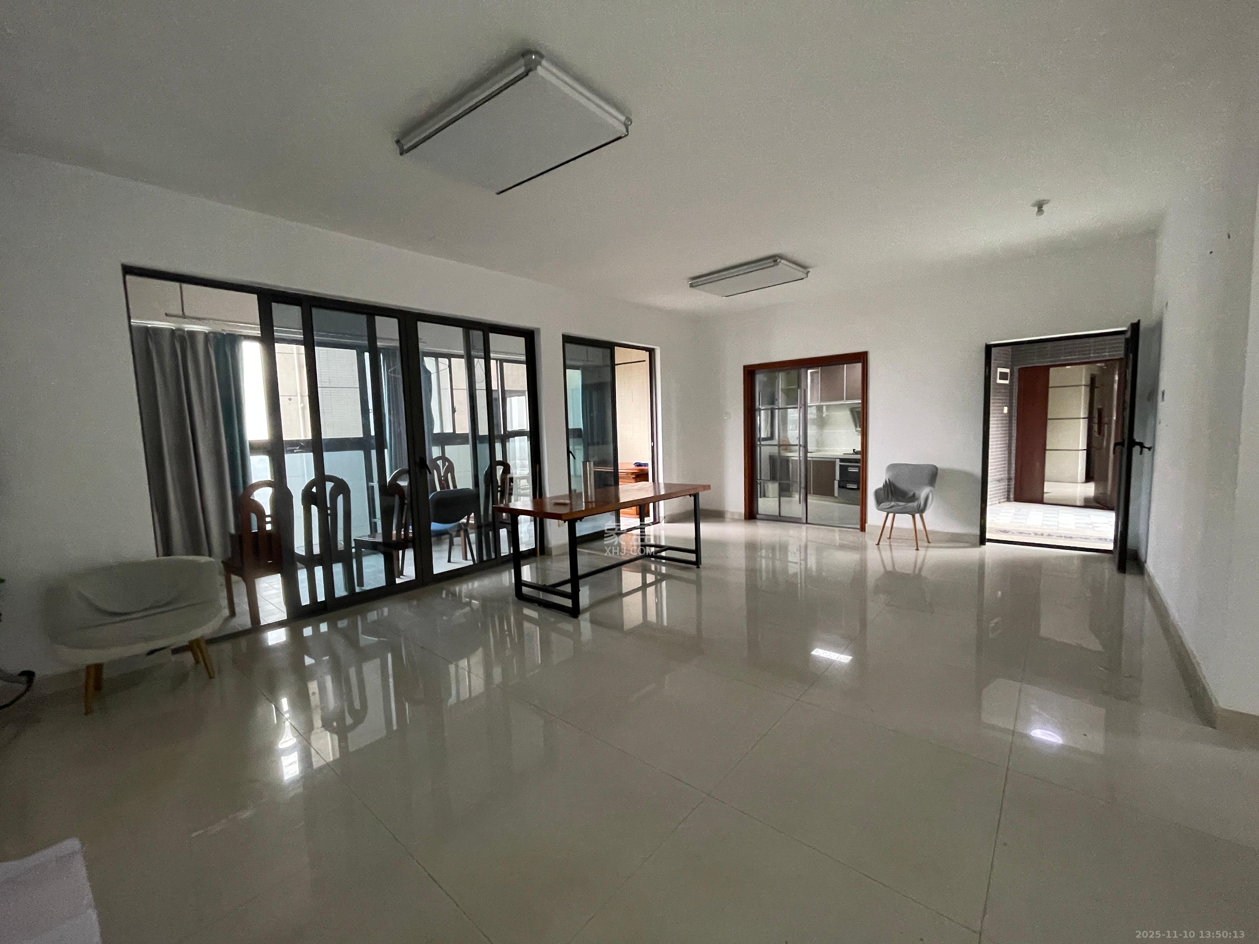 通用时代国际社区 3室1厅1卫 3500.0元/月 通用时代国际社区 3室1厅1卫 3500.0元/月室内图