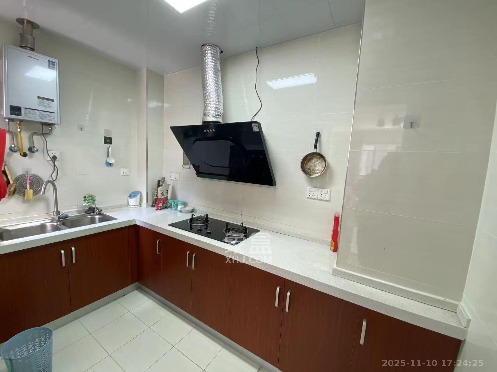 云和华府  2室2厅1卫    2300.0元/月室内图