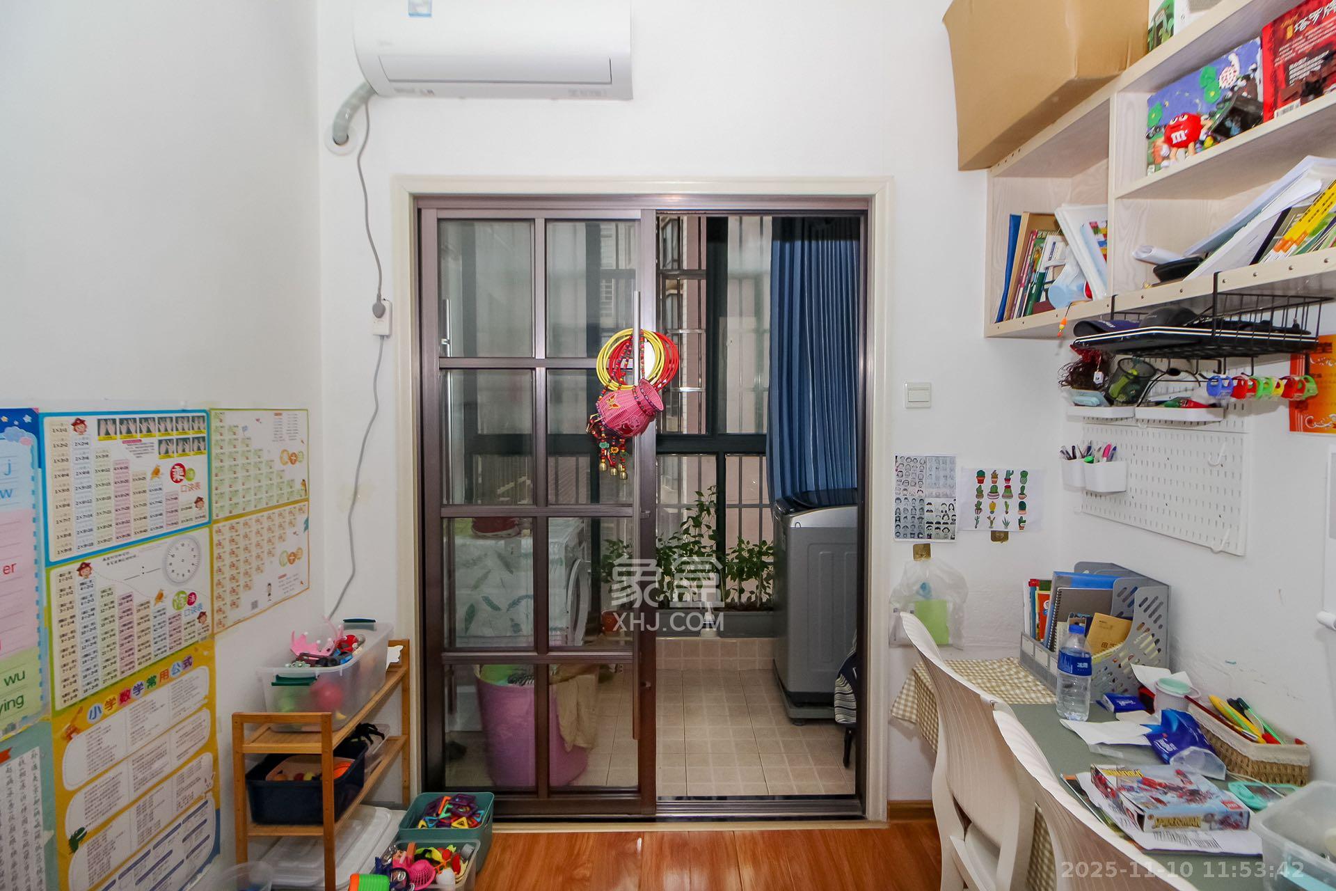 枫华府第  3室2厅2卫    2100.0元/月室内图