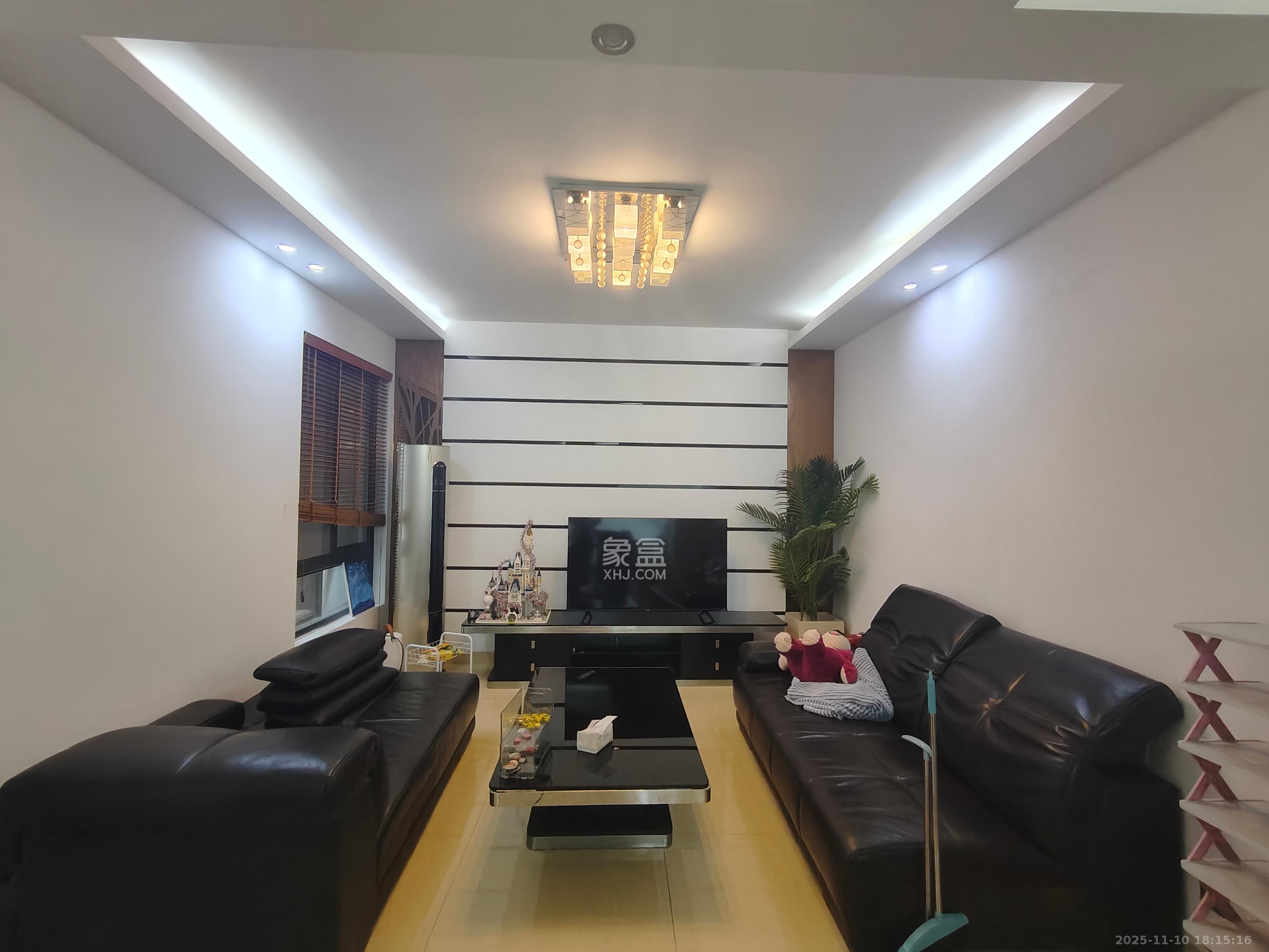 阳光锦城 2室2厅1卫 2500.0元/月 阳光锦城 2室2厅1卫 2500.0元/月室内图