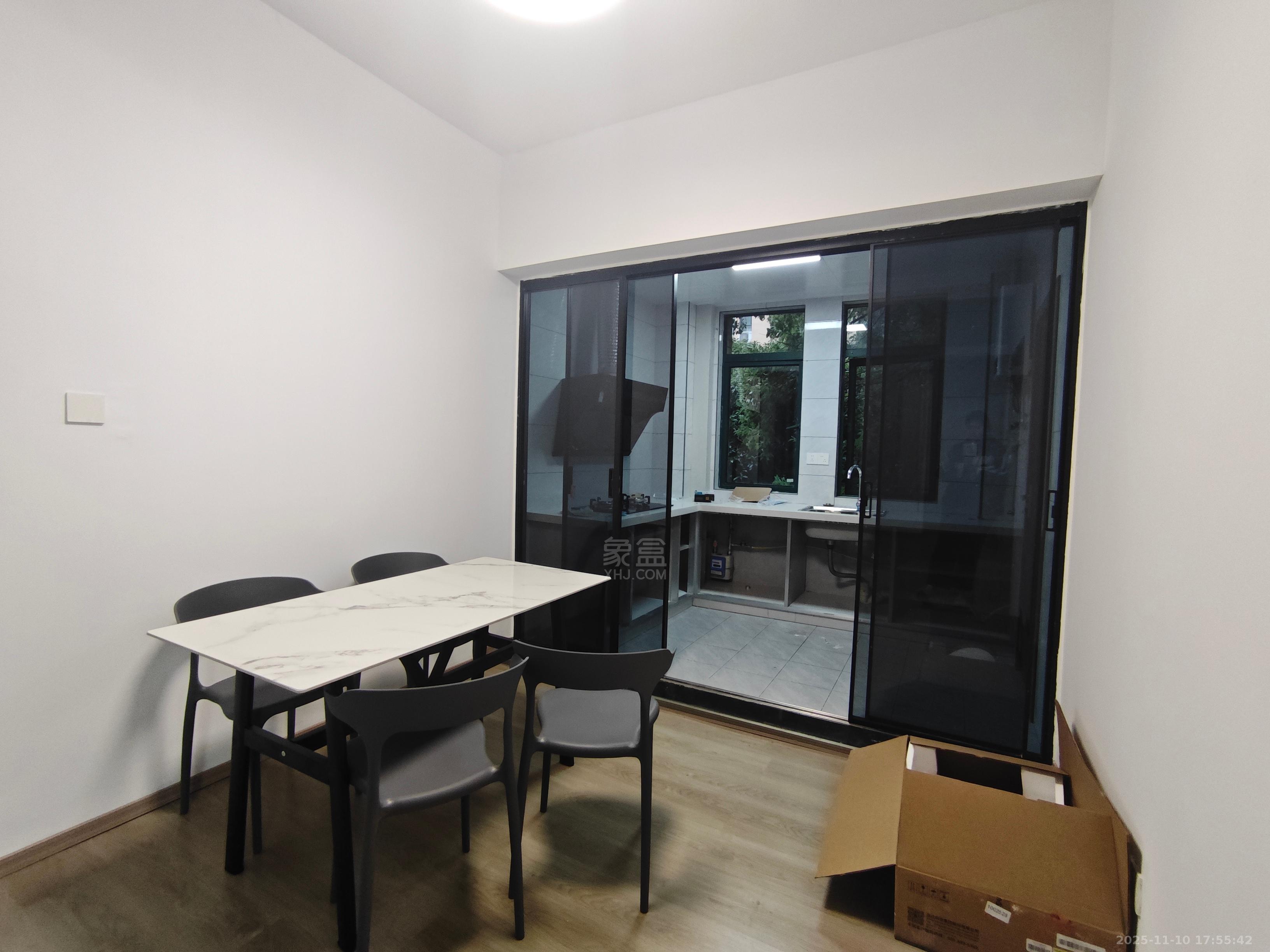 尚格名城东岸花园  3室2厅2卫    1800.0元/月室内图