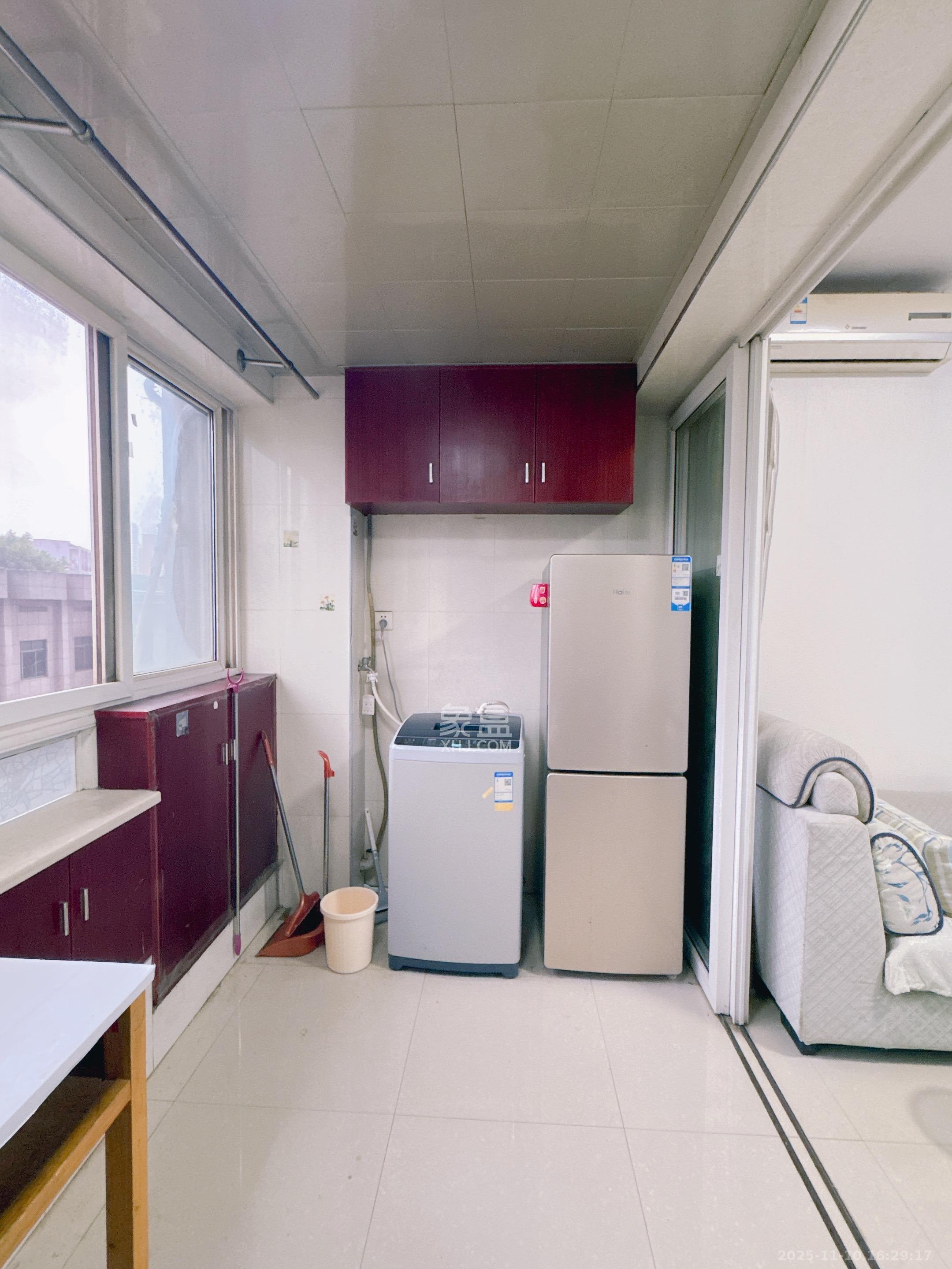 伍家岭生活广场  1室1厅1卫    1300.0元/月室内图