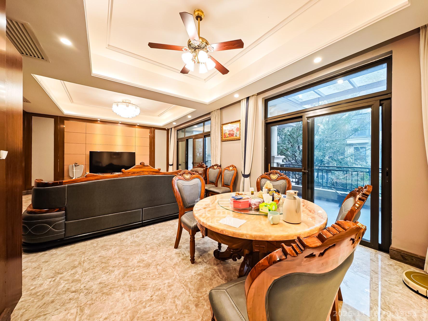 恒大御景天下城一期  3室2厅2卫    145.0万客厅