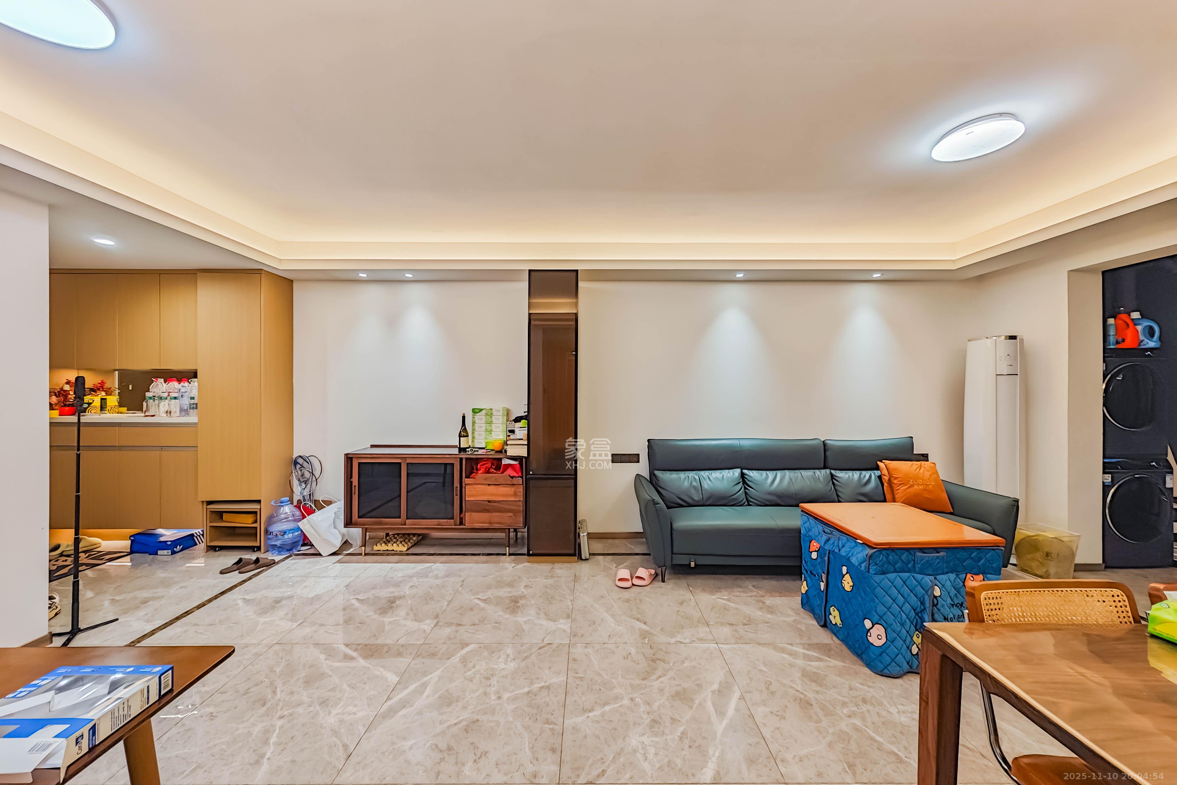 旭辉雨花郡  3室2厅2卫    165.0万客厅