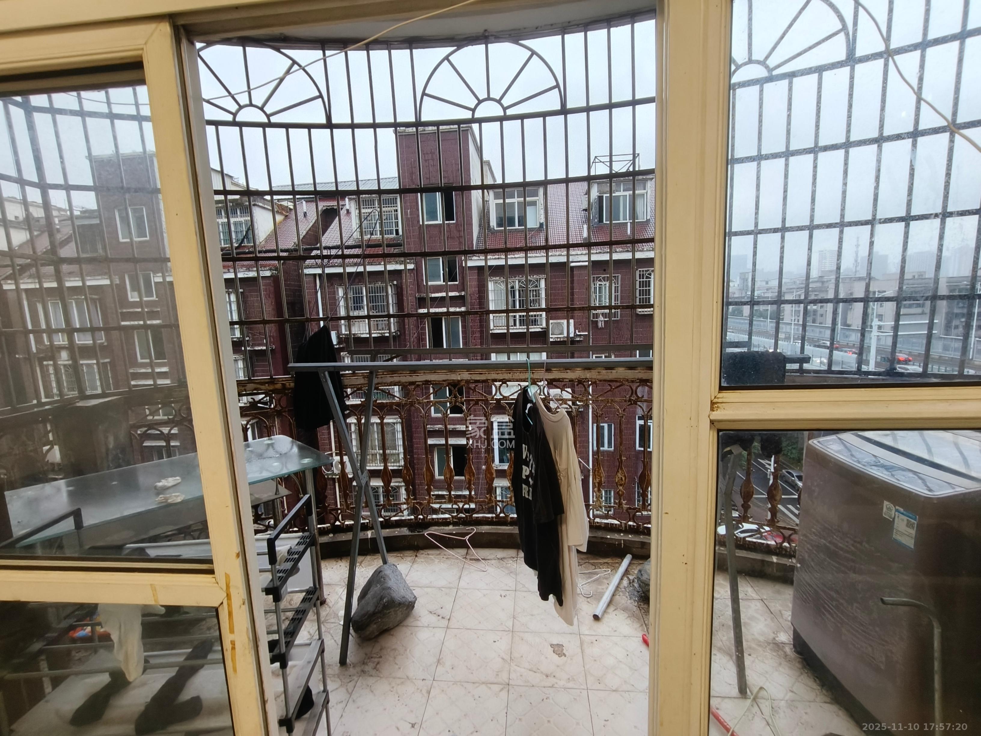 银力家园  3室2厅2卫    2300.0元/月室内图