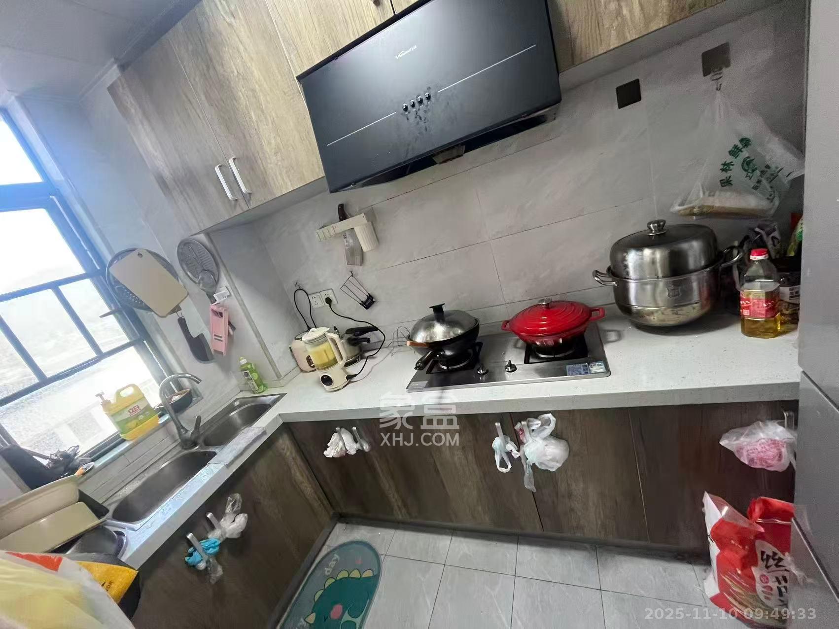 金鹰玖珑山 3室2厅1卫 2500.0元/月 金鹰玖珑山 3室2厅1卫 2500.0元/月室内图