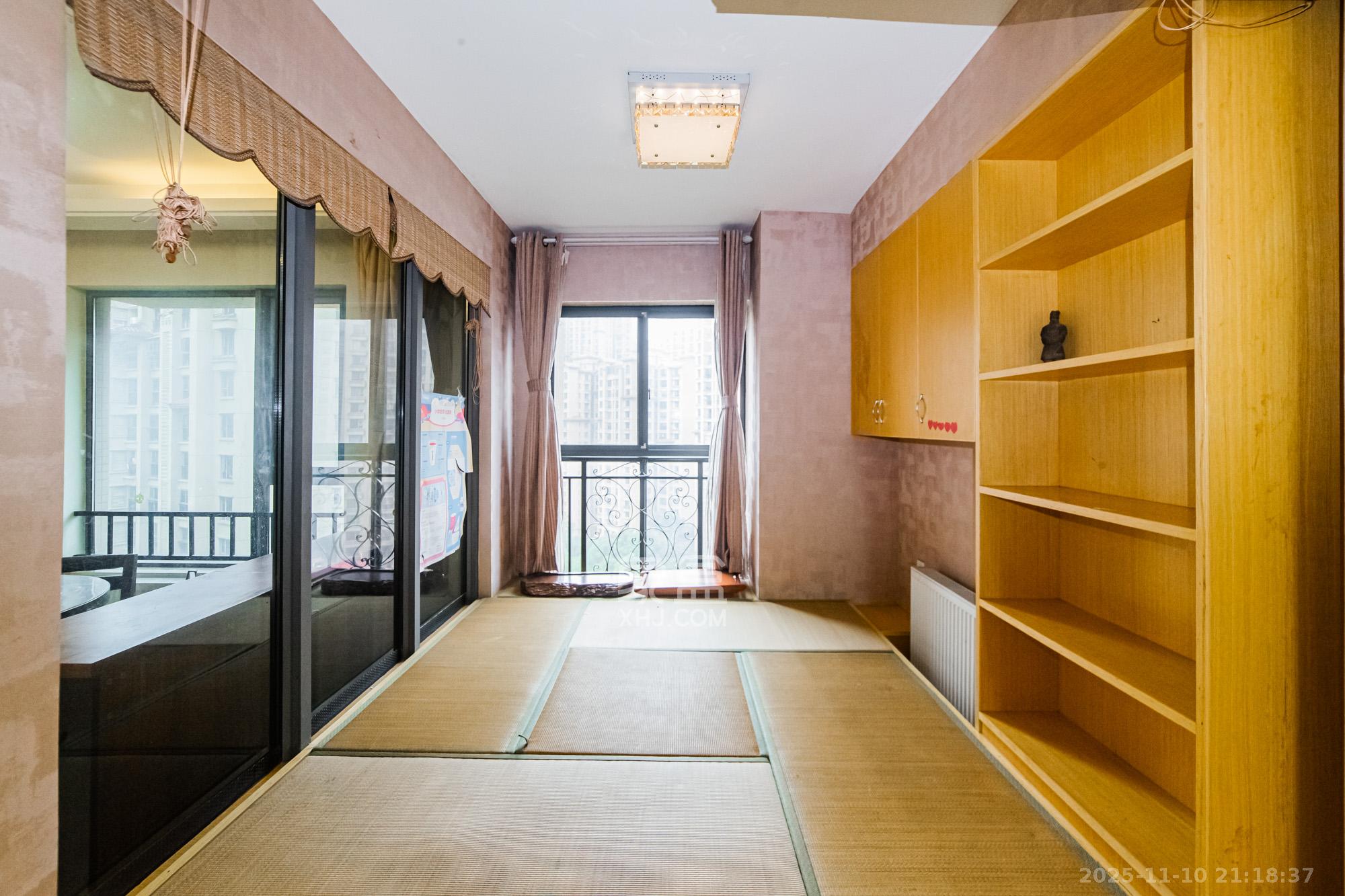 珠江郦城探香里  4室2厅2卫    118.8万卧室