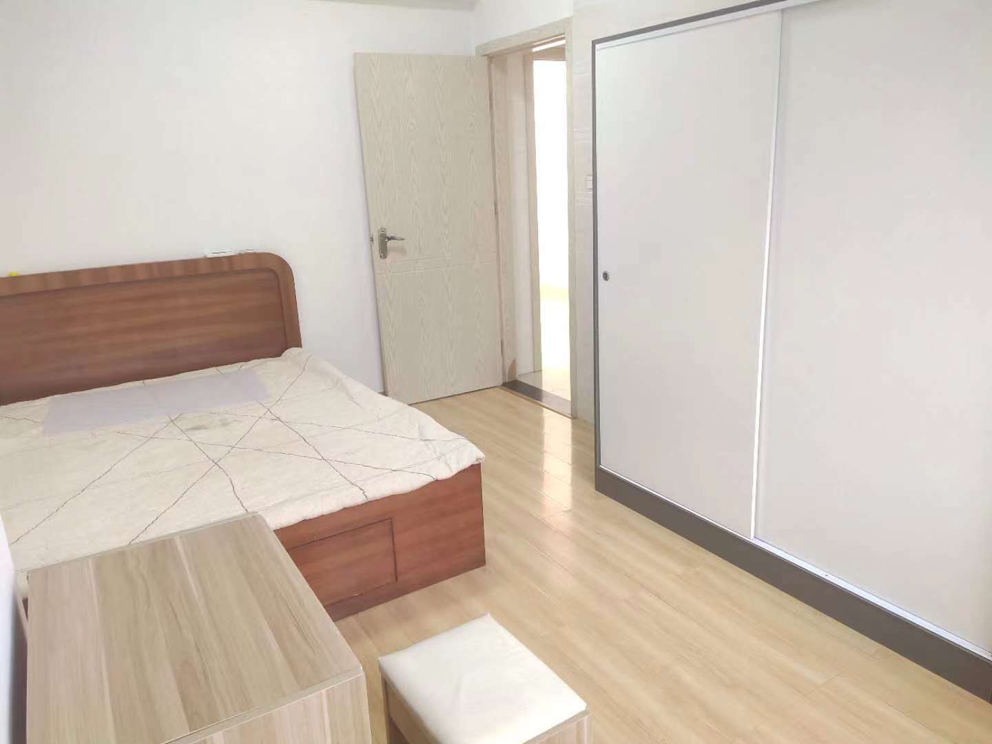 上城世家  1室2厅1卫    1400.0元/月室内图1