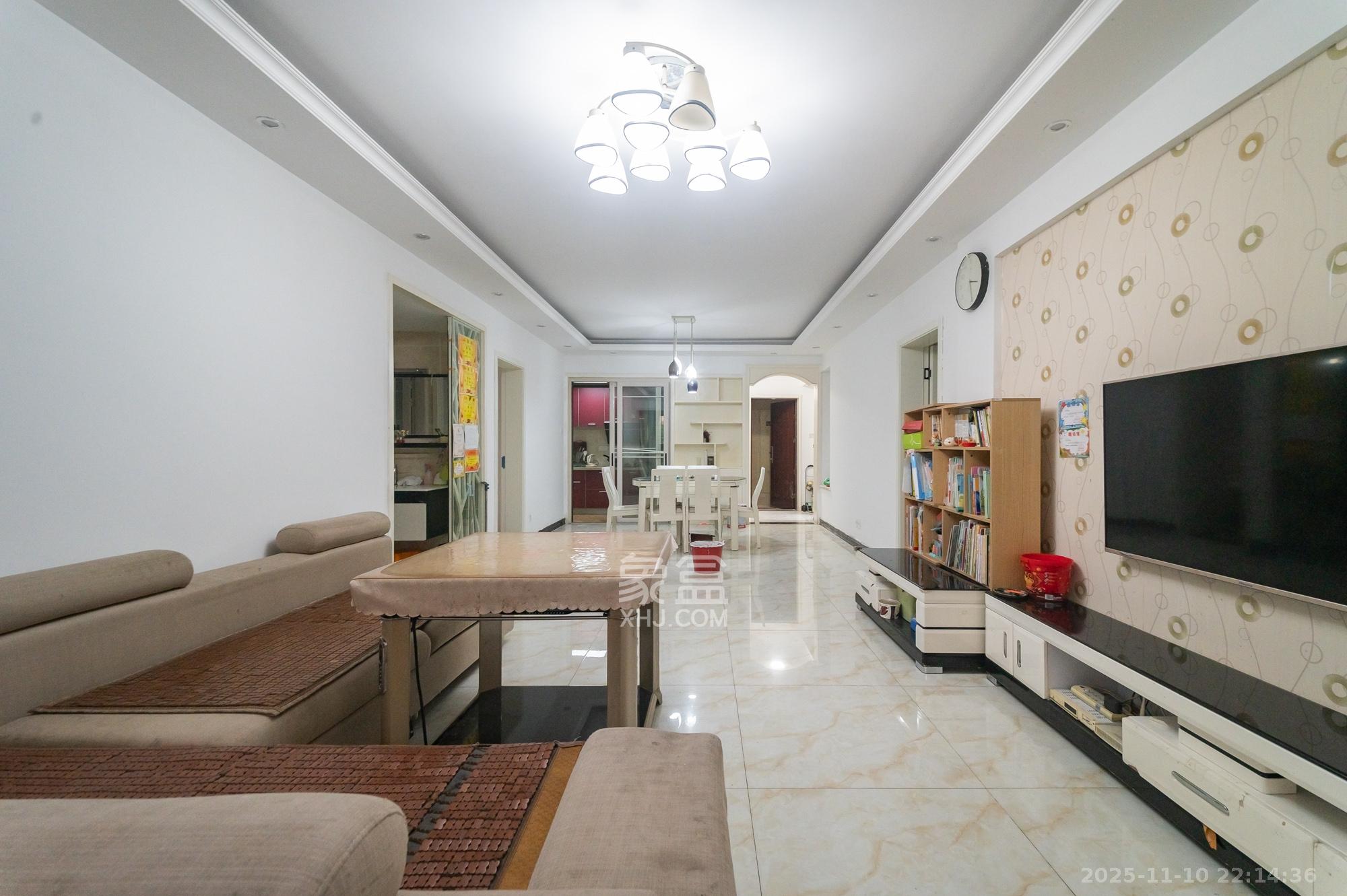 华润凤凰城三期 3室2厅2卫 84.8万 华润凤凰城三期 3室2厅2卫 84.8万客厅