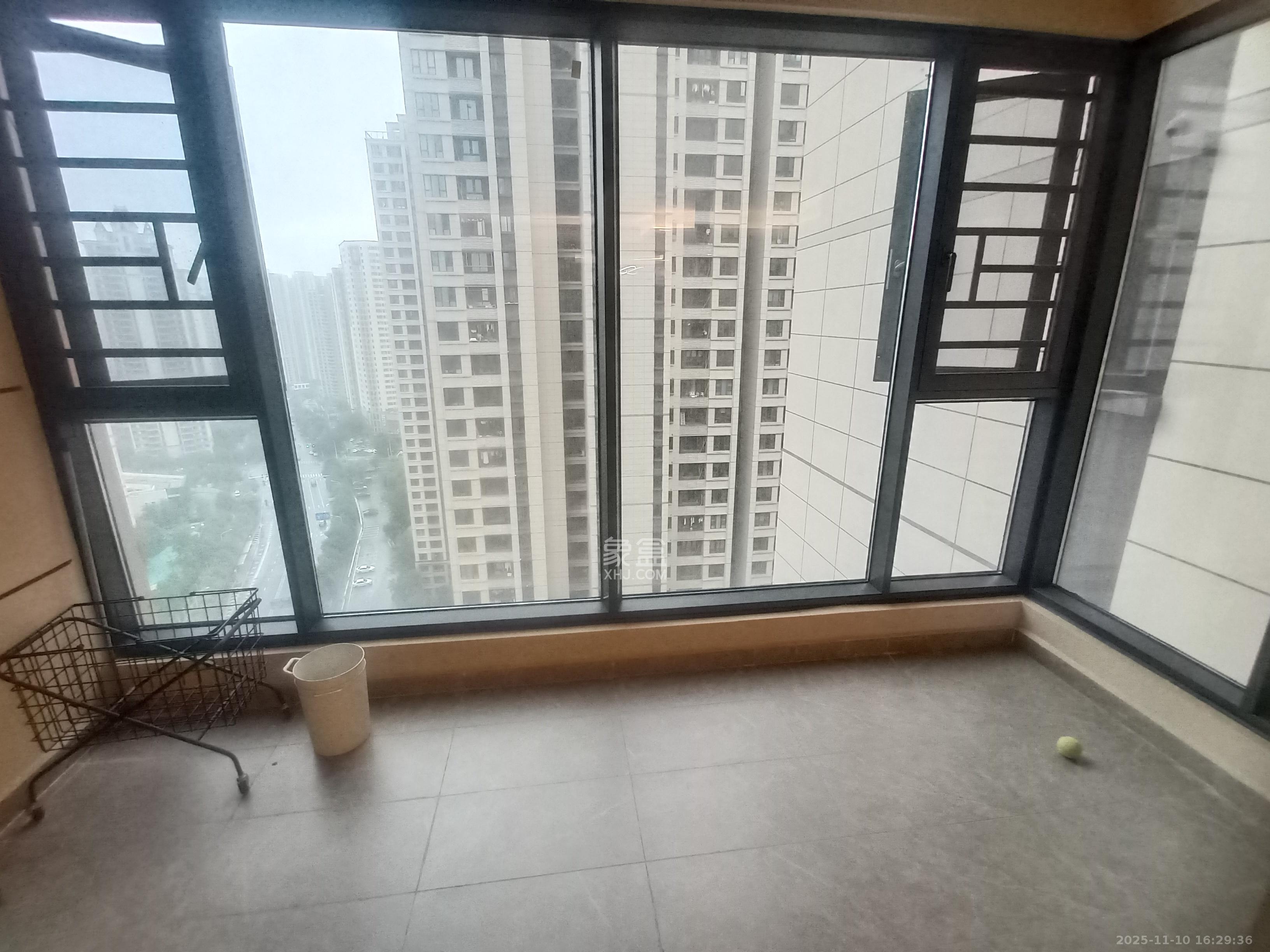 龙湖铂金中心(龙湖春江郦城) 3室2厅2卫 7000.0元/月 龙湖铂金中心(龙湖春江郦城) 3室2厅2卫 7000.0元/月室内图