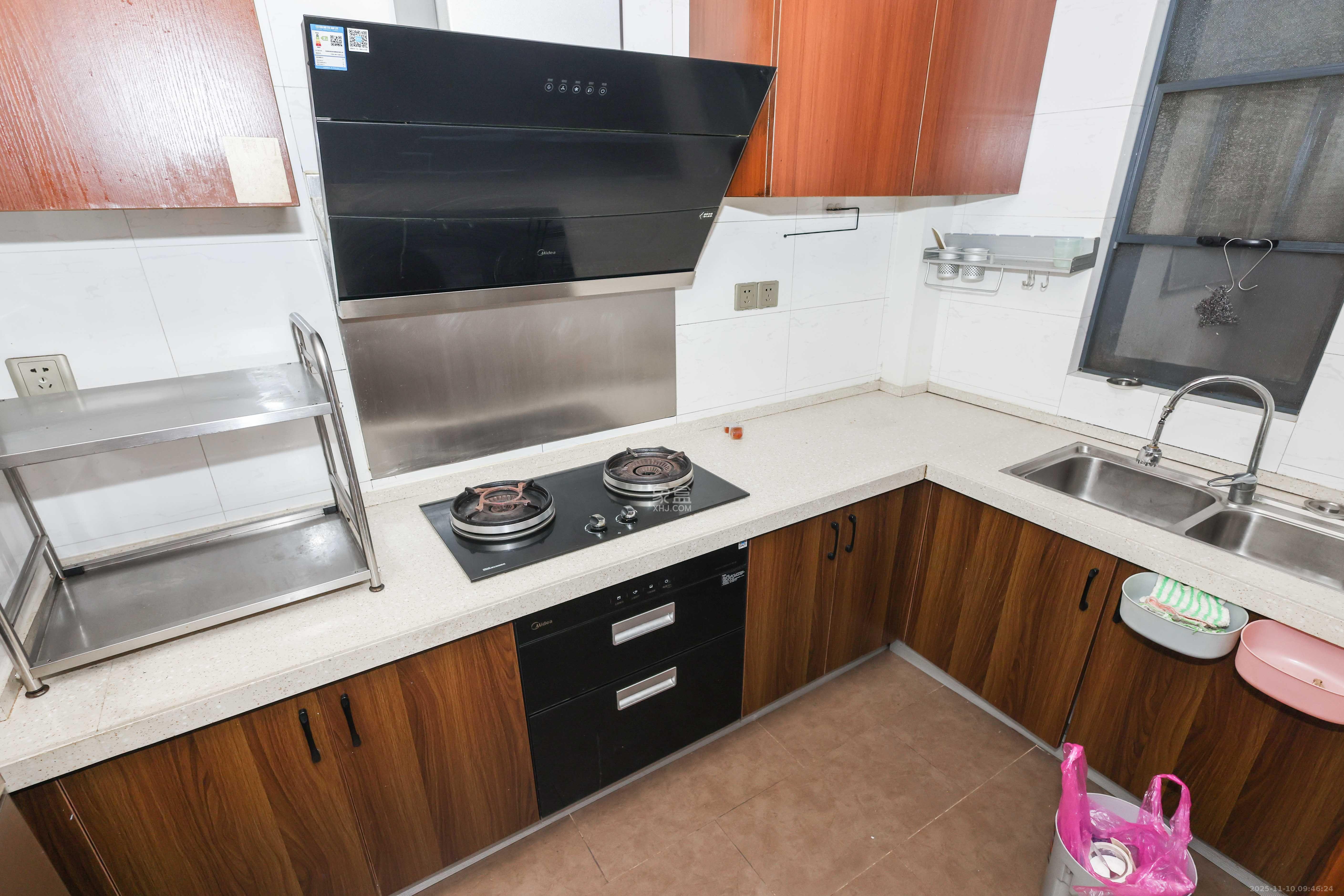 万科城市花园  3室2厅2卫    2600.0元/月室内图