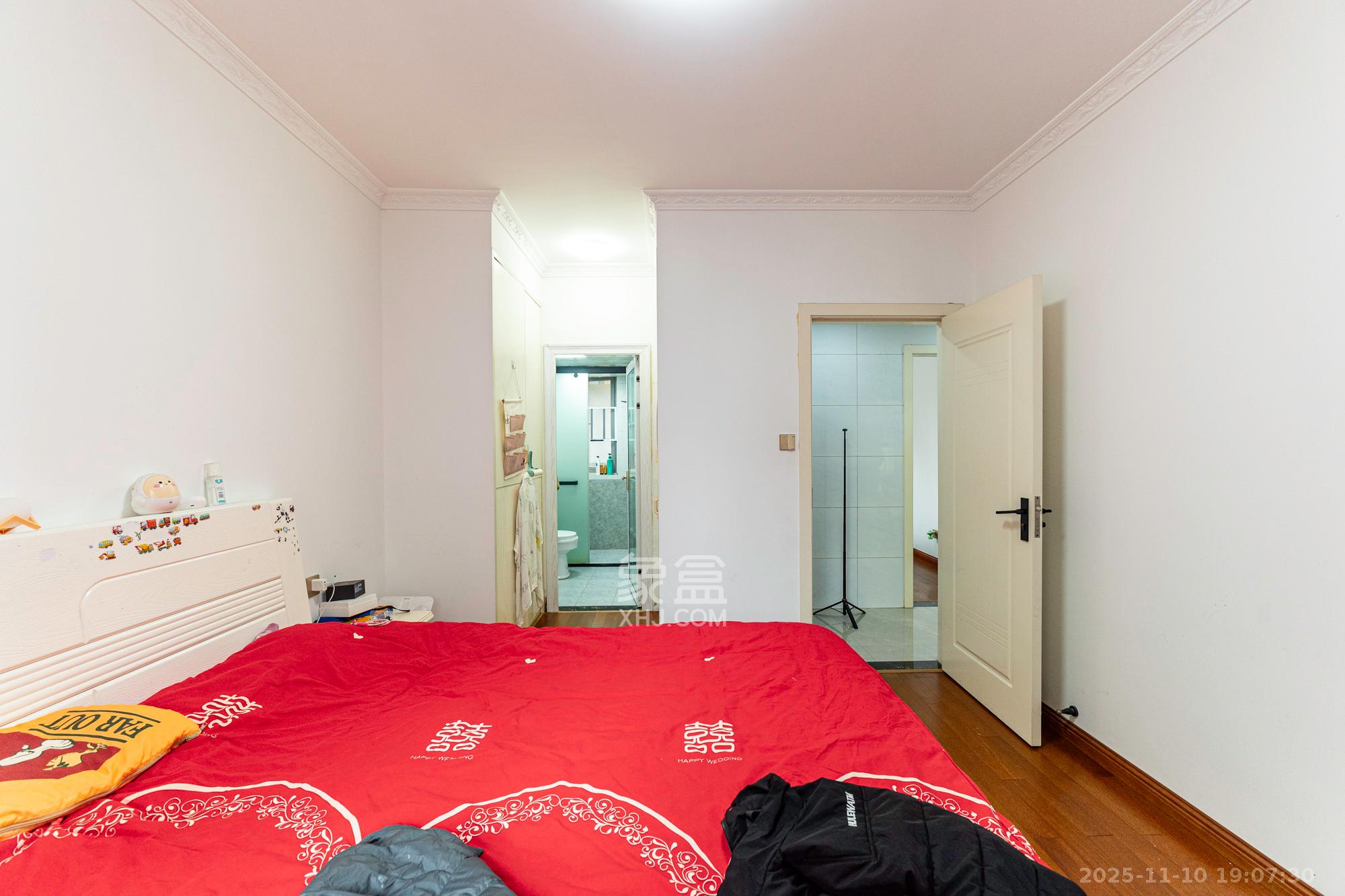 保利香槟国际 4室2厅2卫 103.0万 保利香槟国际 4室2厅2卫 103.0万卧室