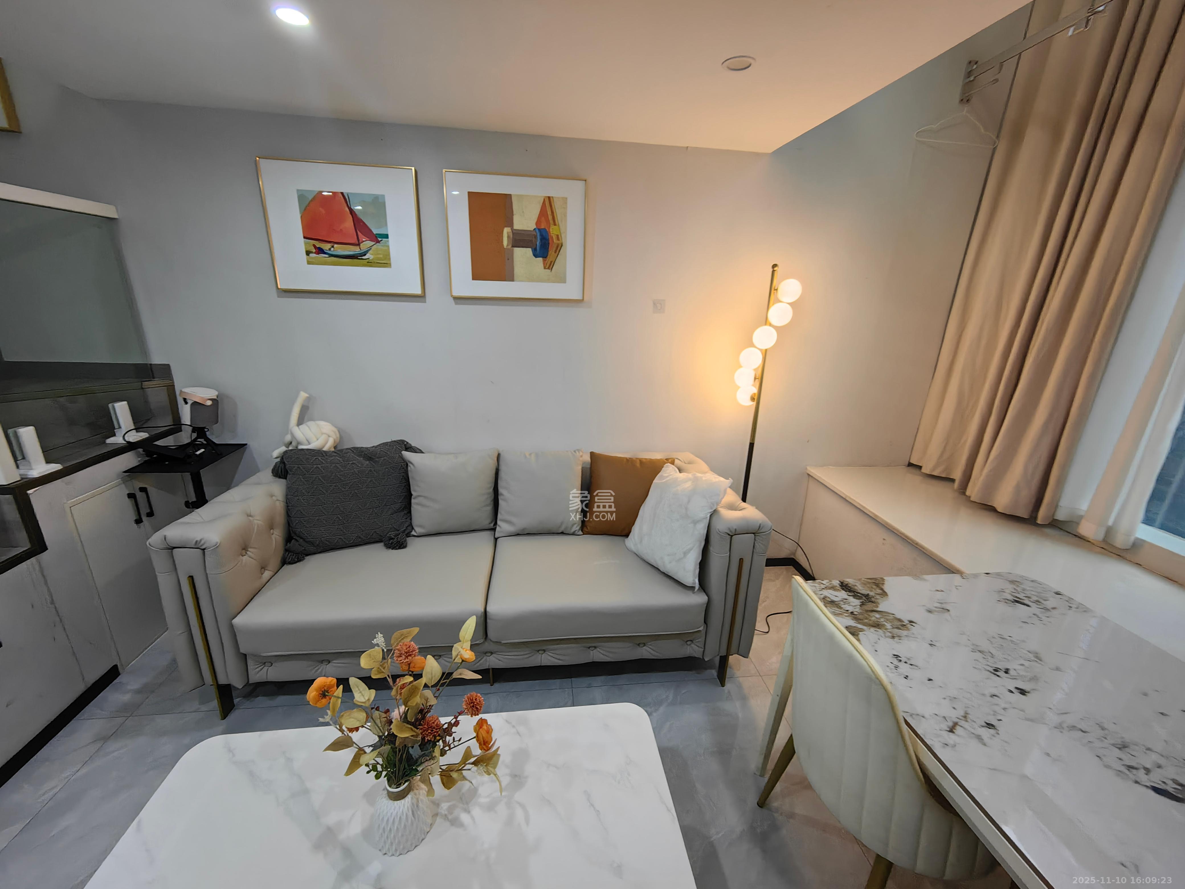 福晟翡翠湾  2室1厅1卫    2000.0元/月室内图