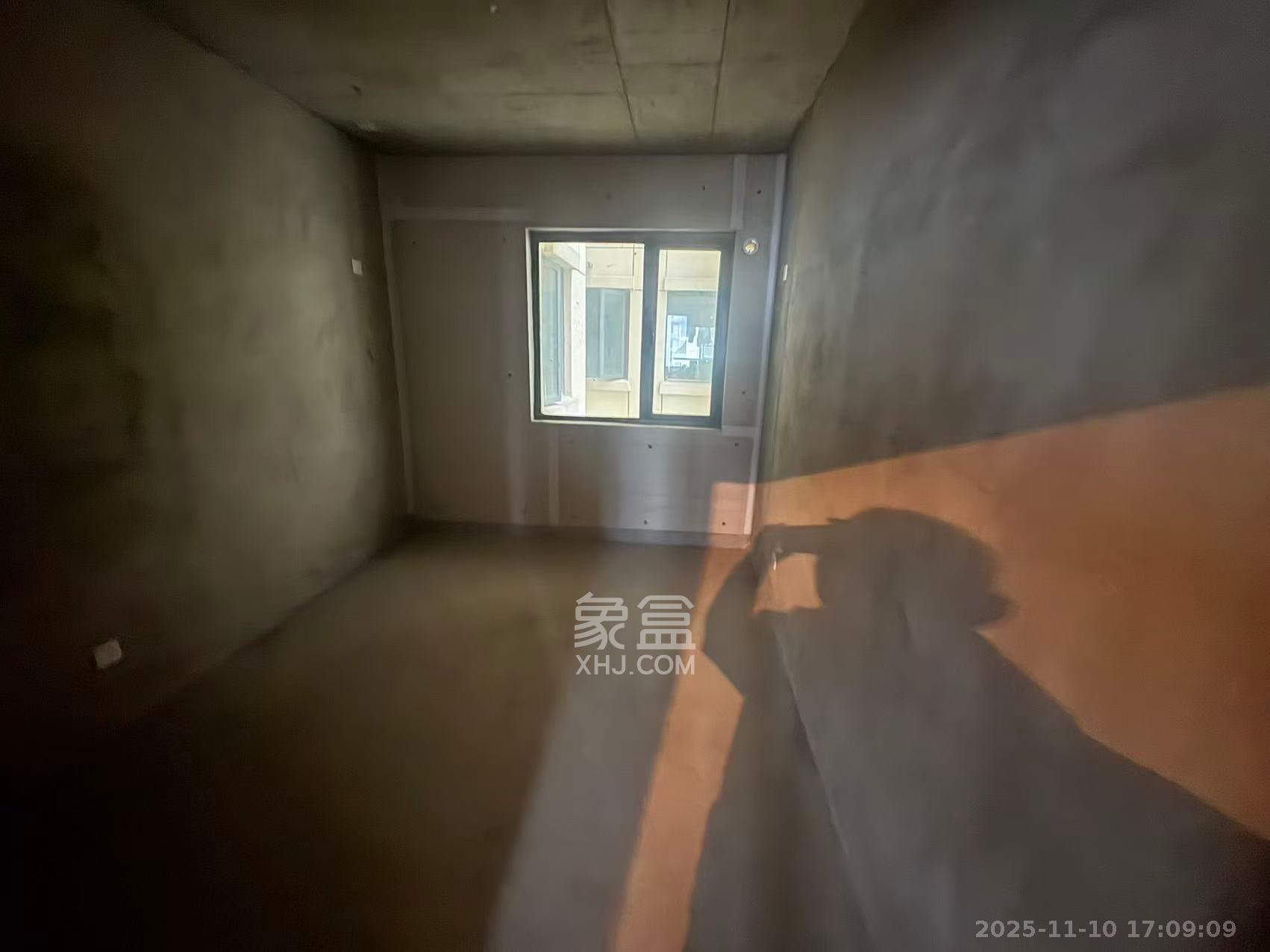 新长海玖龙台  4室2厅1卫    1800.0元/月