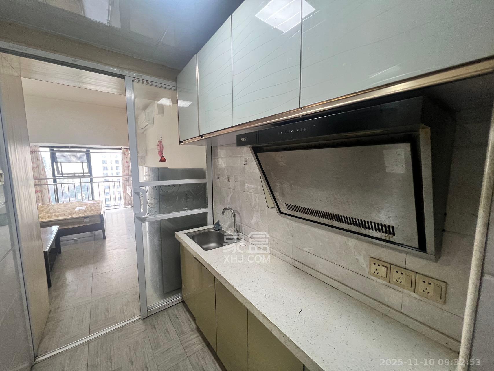 达美D6区  1室1厅1卫    1300.0元/月室内图