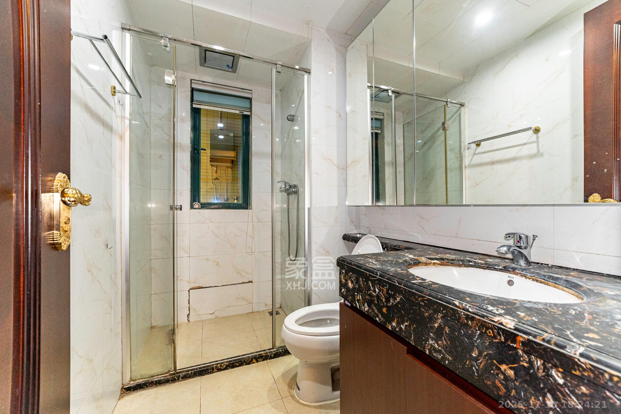 恒大雅苑 3室2厅2卫 110.0万 恒大雅苑 3室2厅2卫 110.0万卫生间