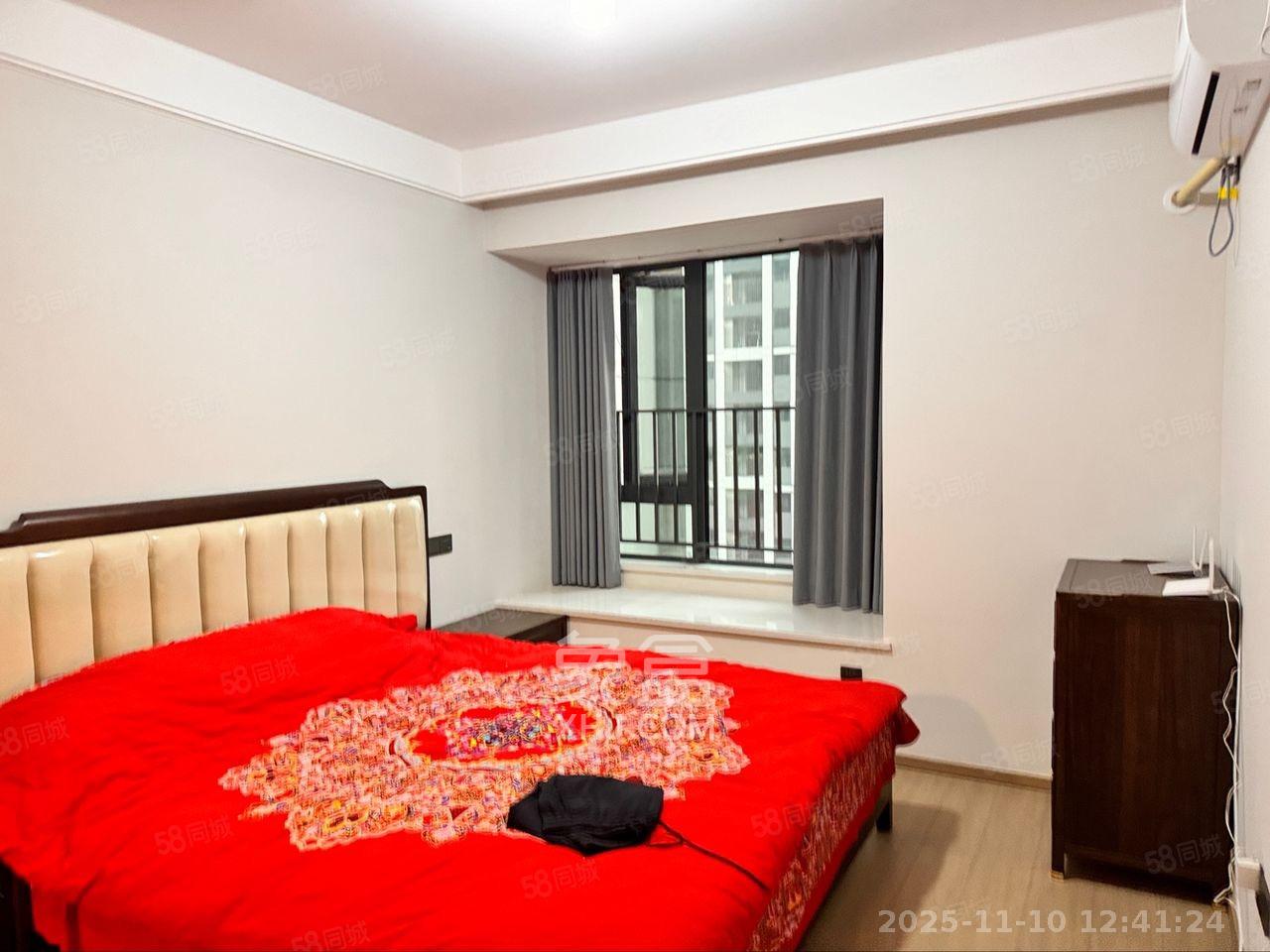 华润凯旋门一期  3室2厅2卫    3300.0元/月室内图