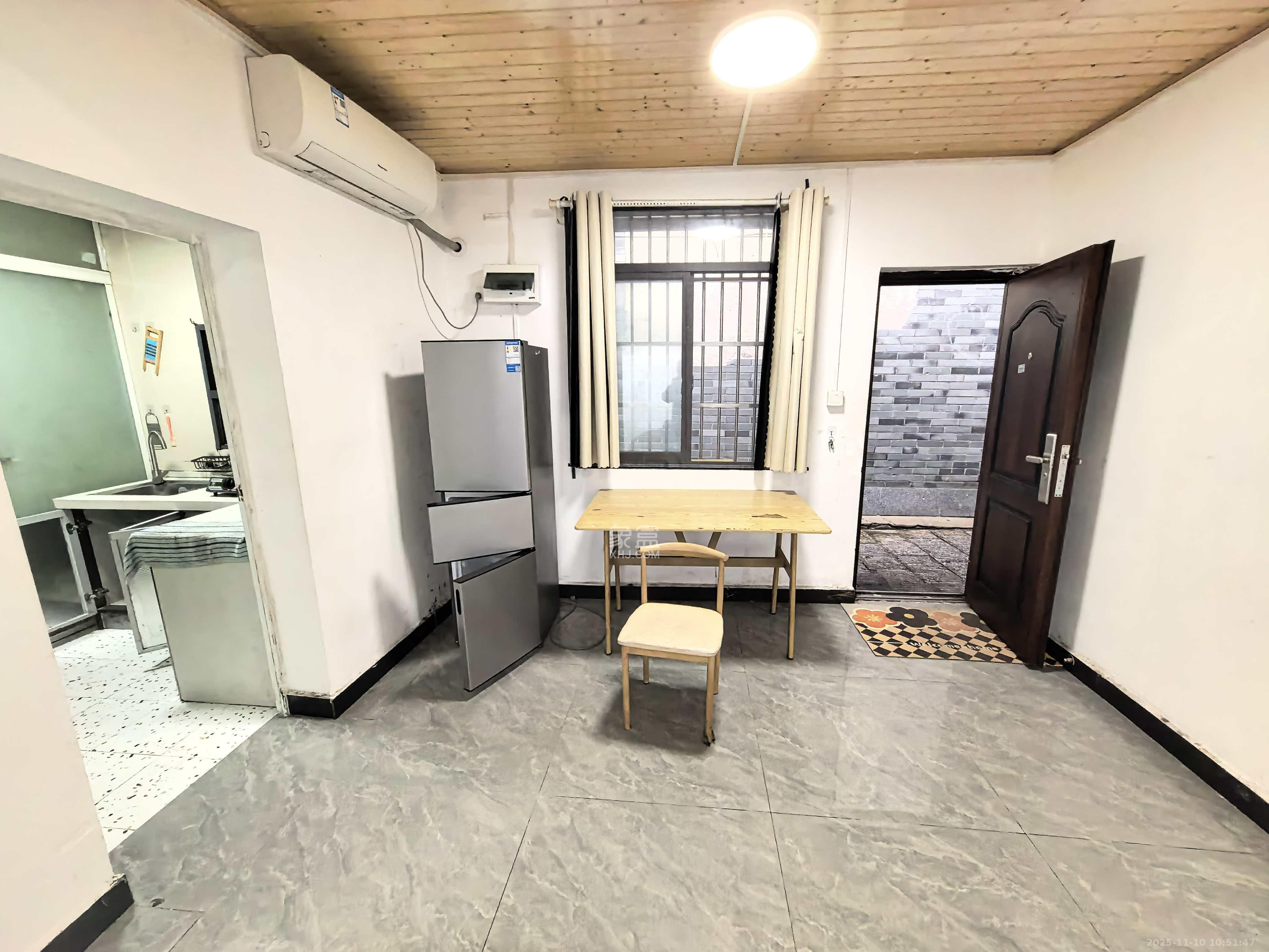 上/下黎家坡散盘  2室1厅1卫    1600.0元/月室内图