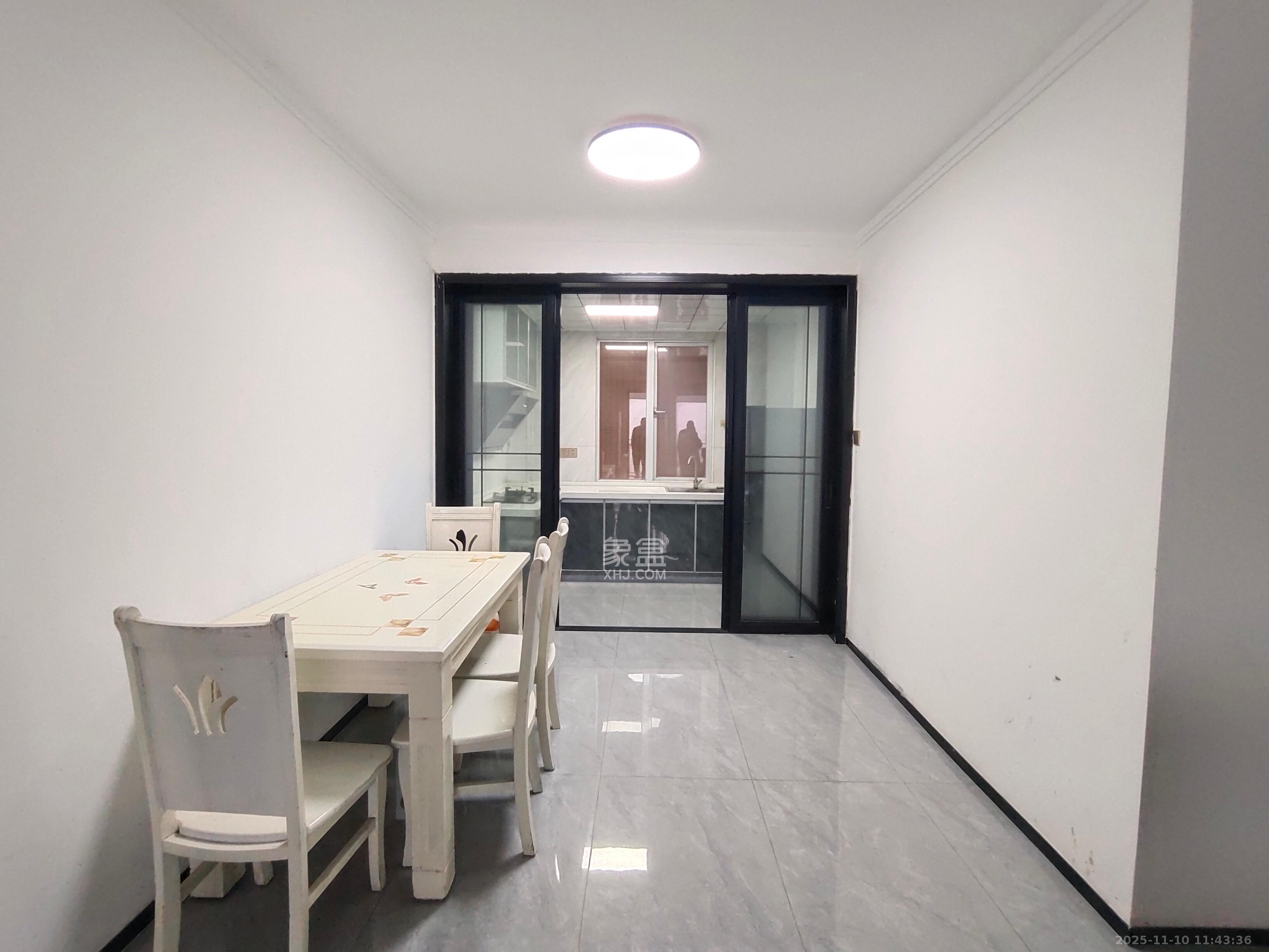 恒广国际景园一二区  3室2厅2卫    2400.0元/月