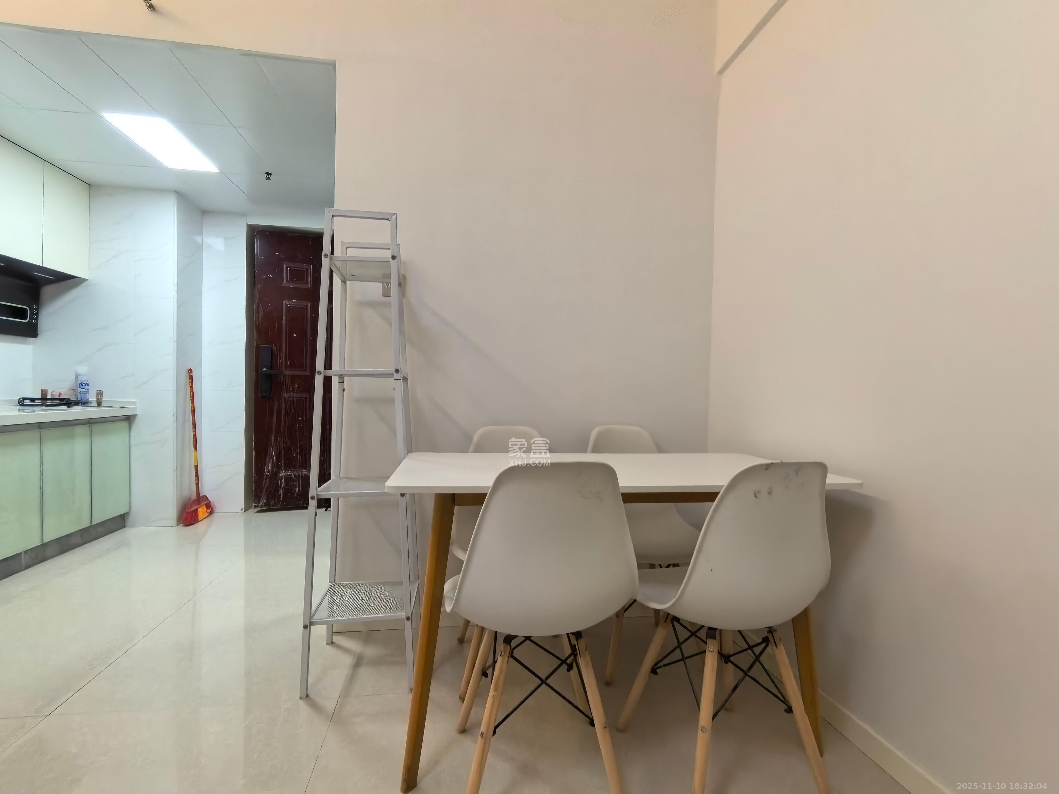 英祥春天  1室1厅1卫    1300.0元/月室内图