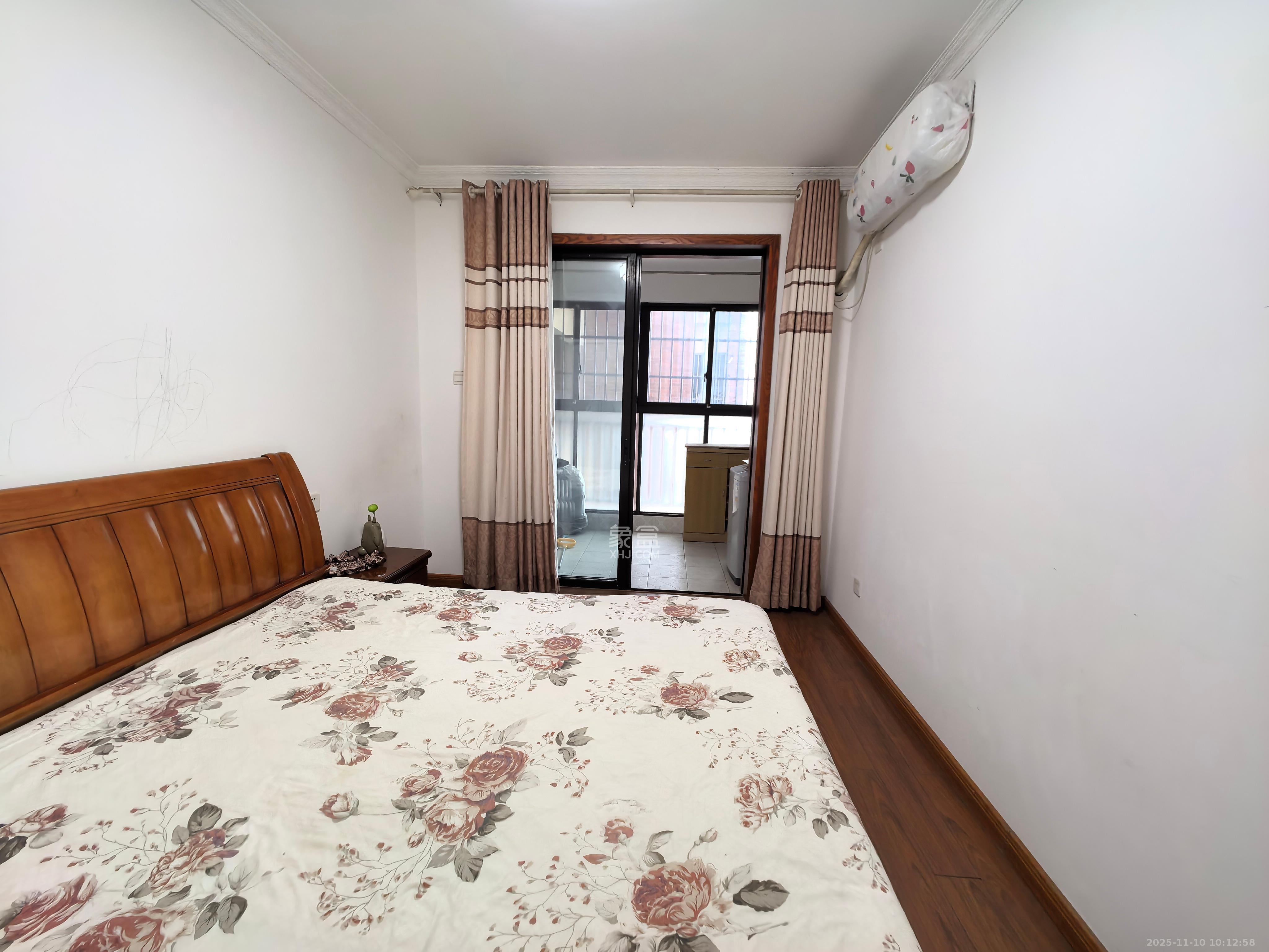 新城国际花都 3室2厅1卫 1800.0元/月 新城国际花都 3室2厅1卫 1800.0元/月室内图