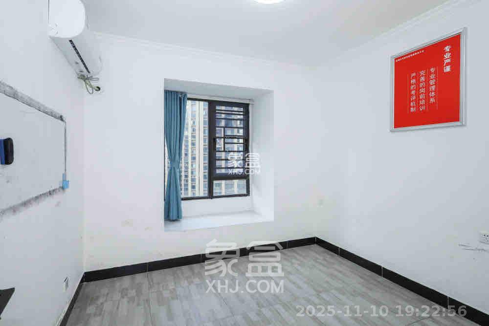 中国铁建梅溪青秀三期 5室2厅2卫 3500.0元/月 中国铁建梅溪青秀三期 5室2厅2卫 3500.0元/月室内图