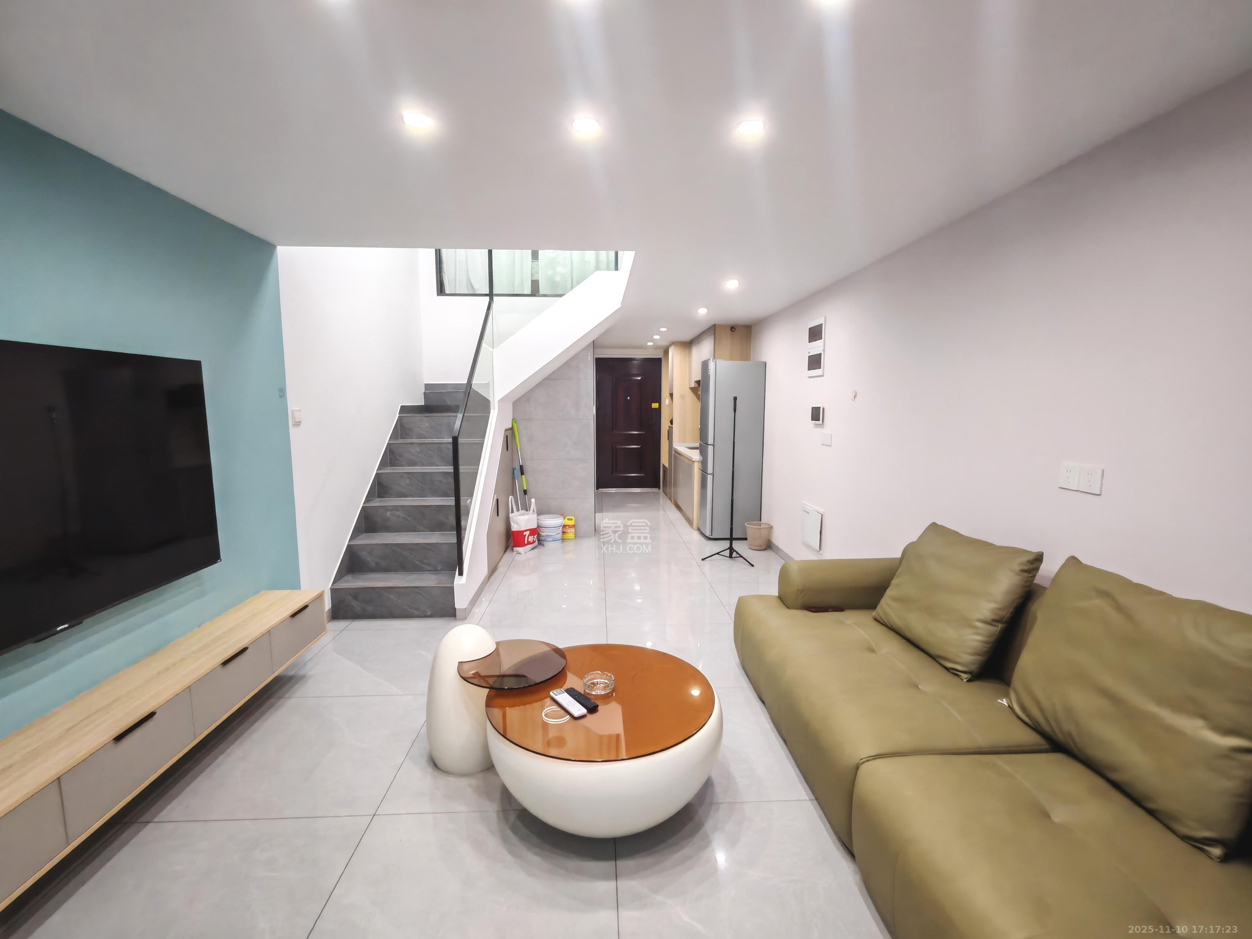 弘阳时光里  2室2厅1卫    2400.0元/月室内图