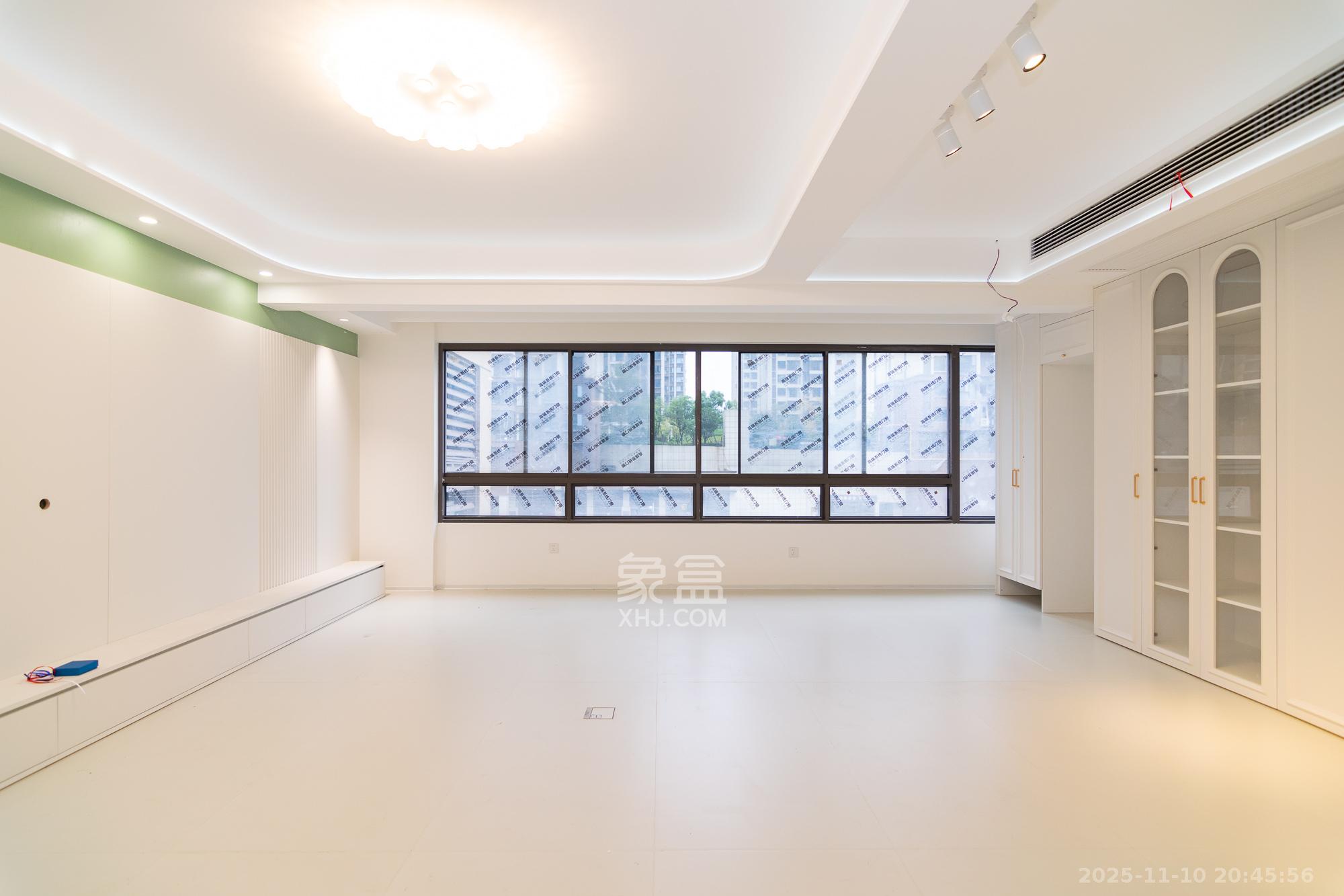 金辉优步学府 4室2厅2卫 102.8万 金辉优步学府 4室2厅2卫 102.8万客厅