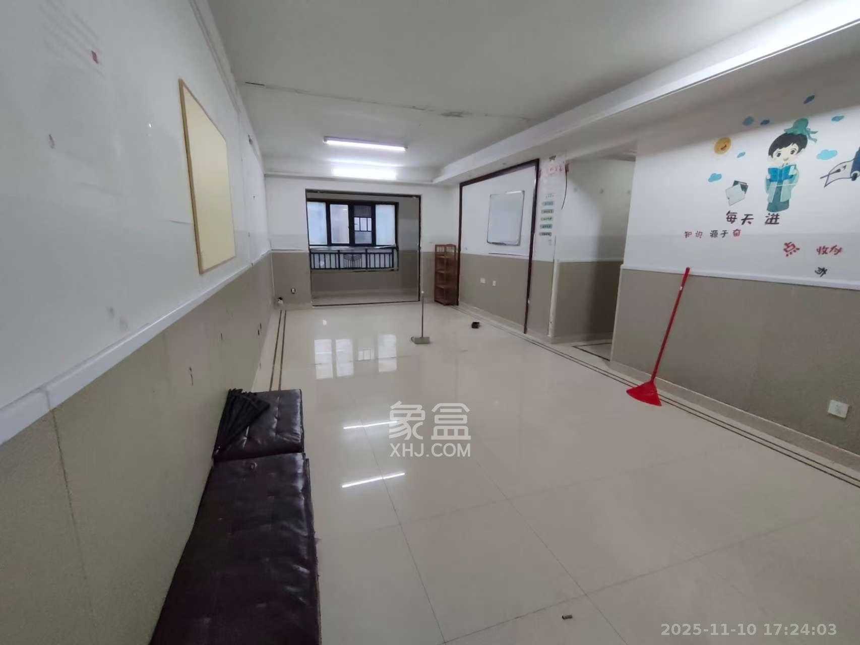 中海国际三期 3室2厅2卫 2600.0元/月 中海国际三期 3室2厅2卫 2600.0元/月室内图