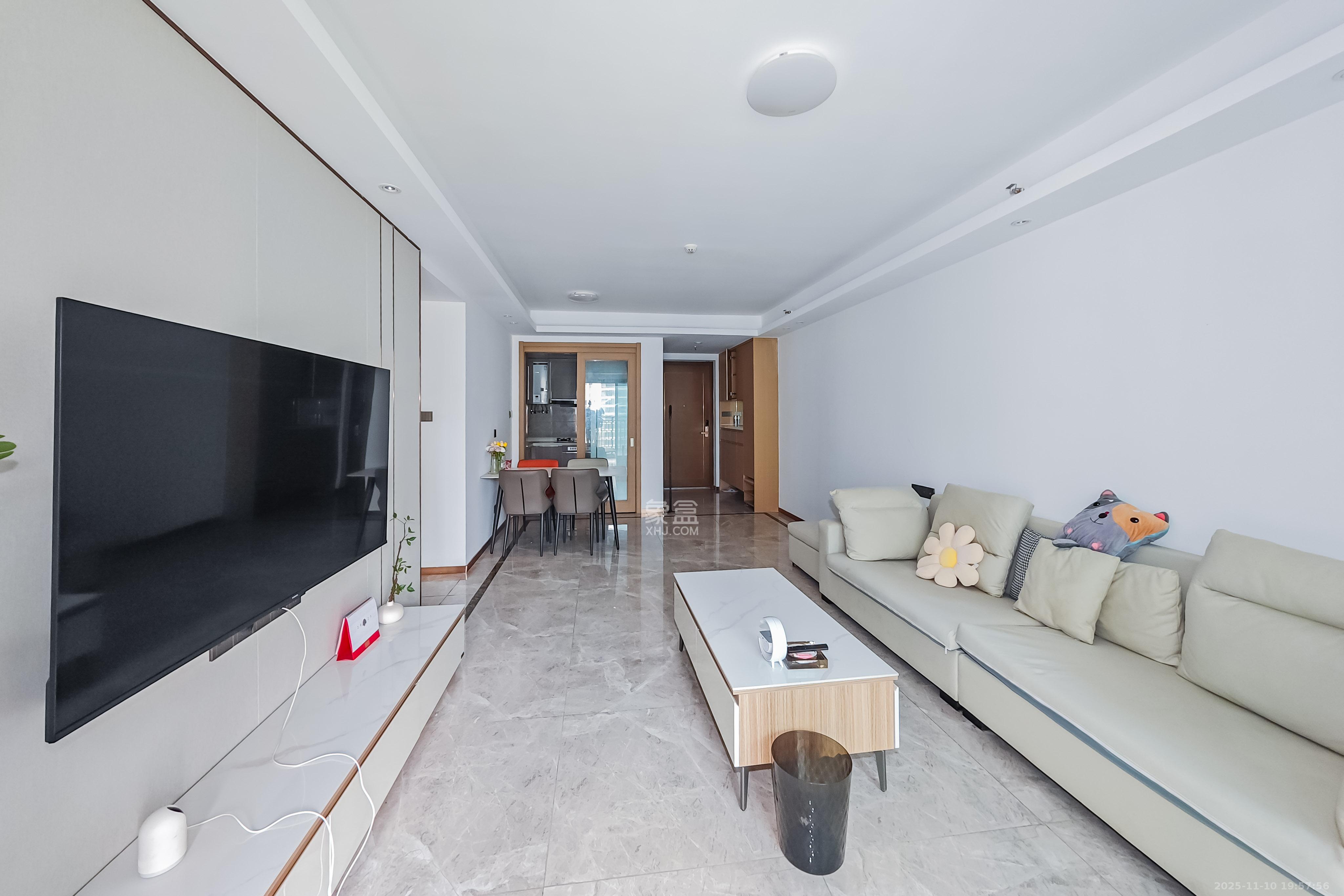 旭辉雨花郡  3室2厅2卫    153.0万客厅