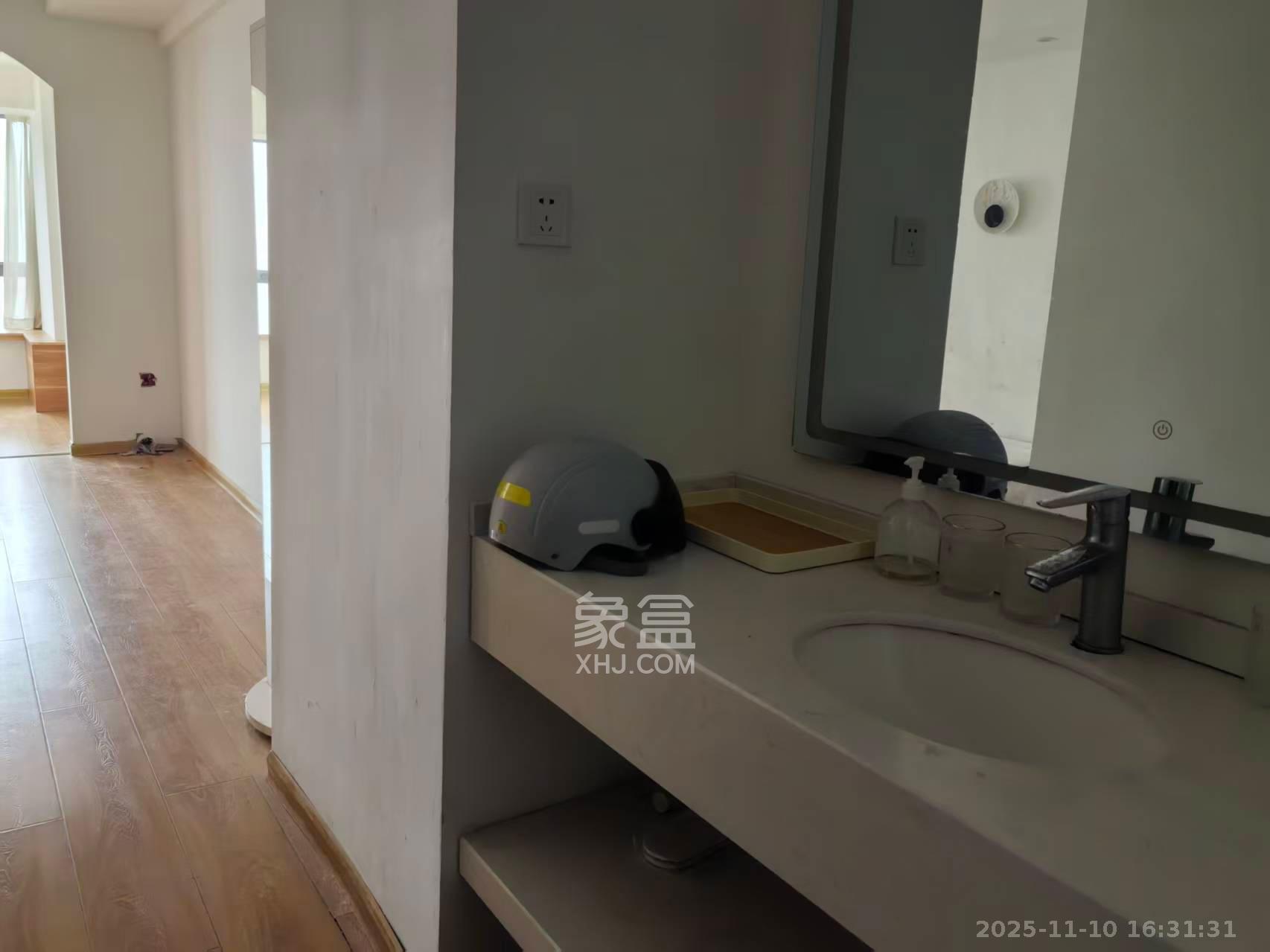 摩天一号 1室1厅1卫 1800.0元/月 摩天一号 1室1厅1卫 1800.0元/月室内图